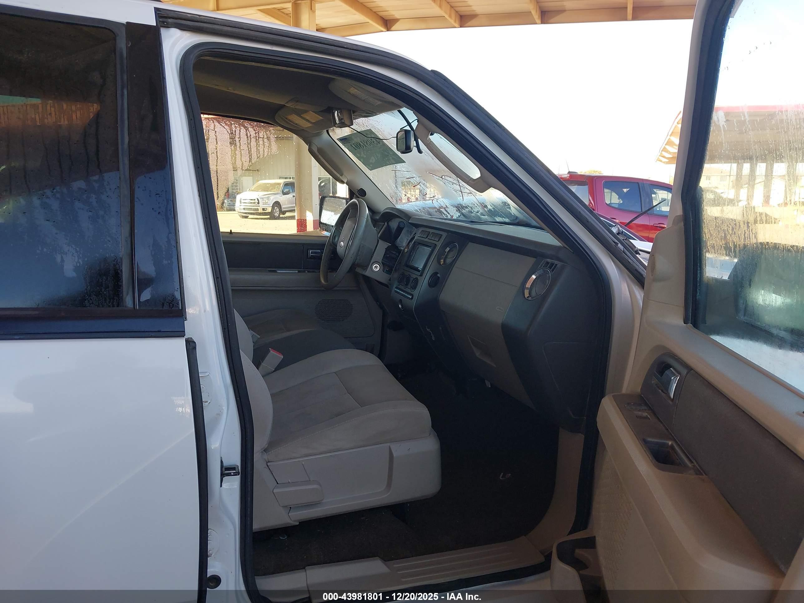FORD EXPEDITION image 5