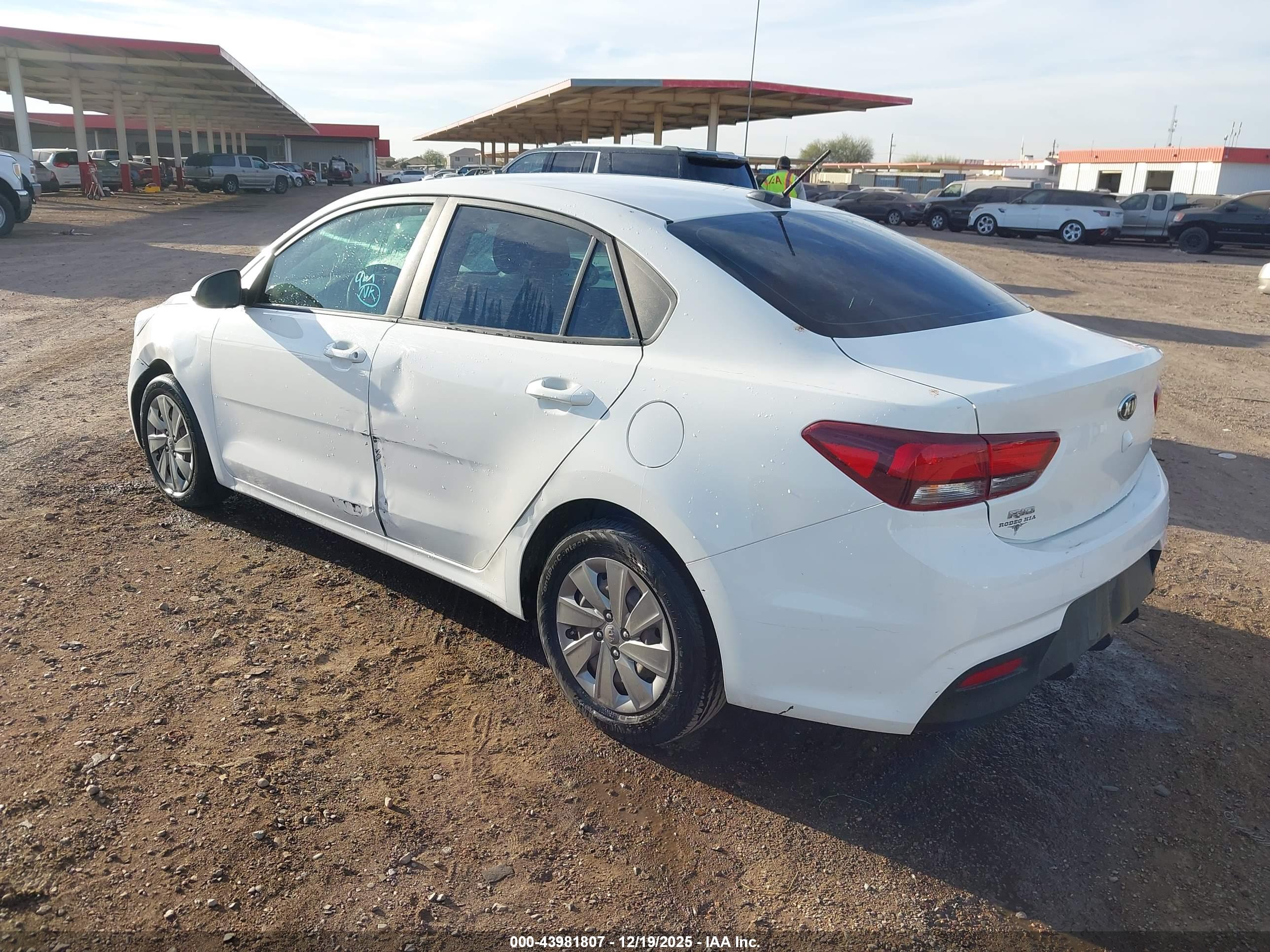 KIA RIO image 3