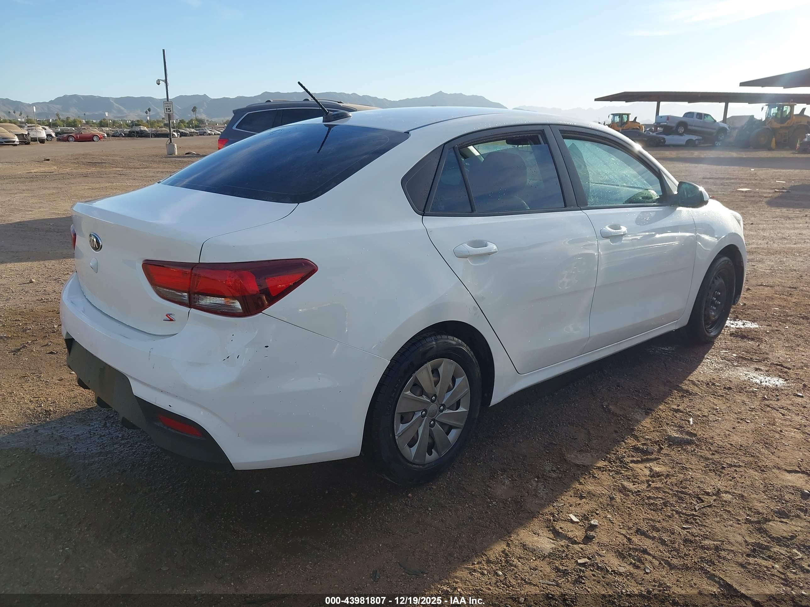 KIA RIO image 4