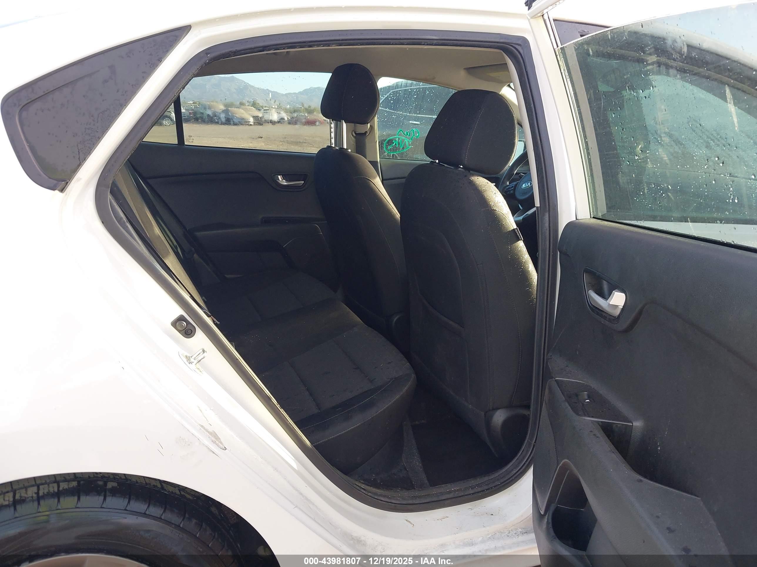 KIA RIO image 8