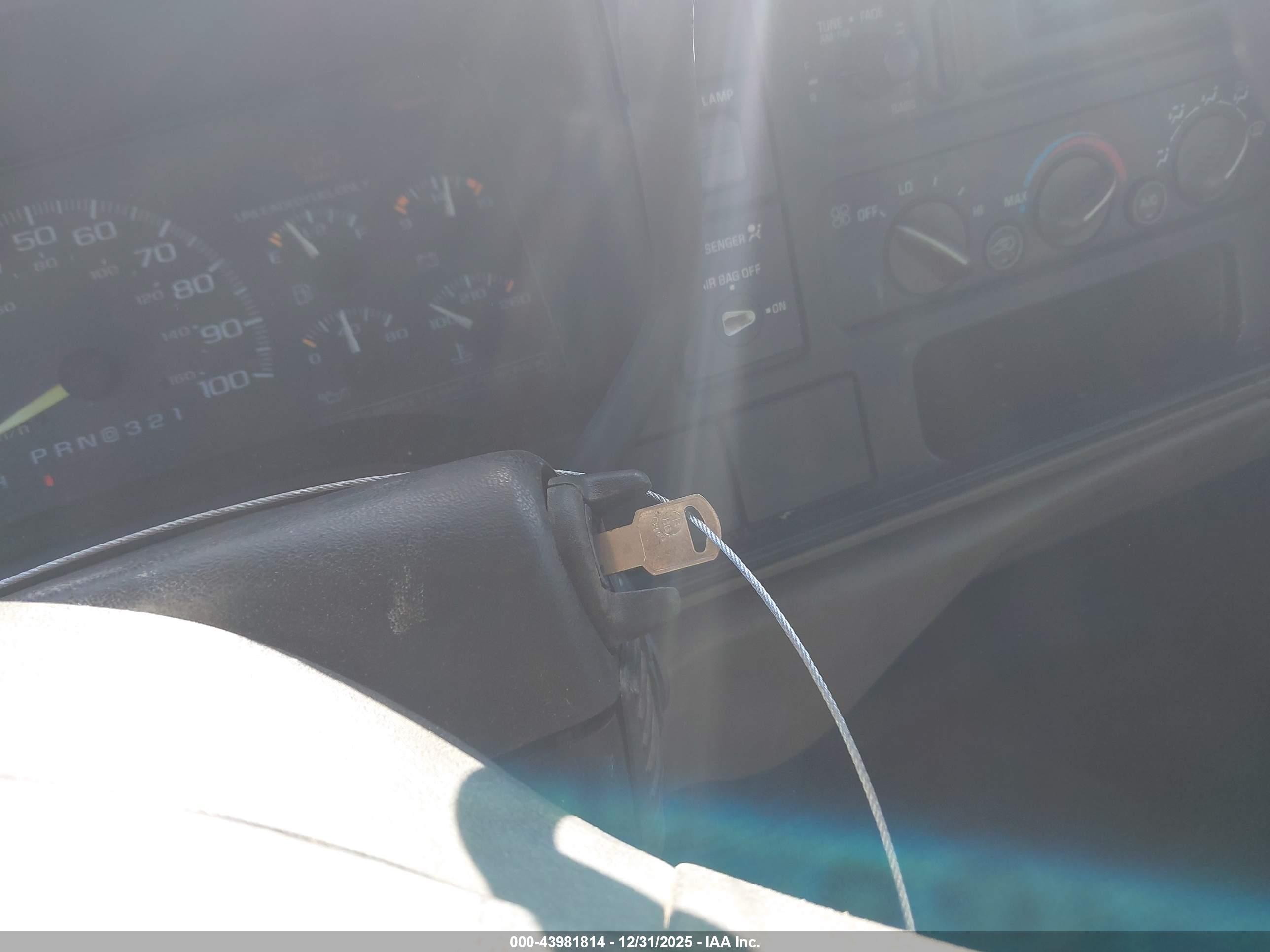 CHEVROLET C1500 image 11