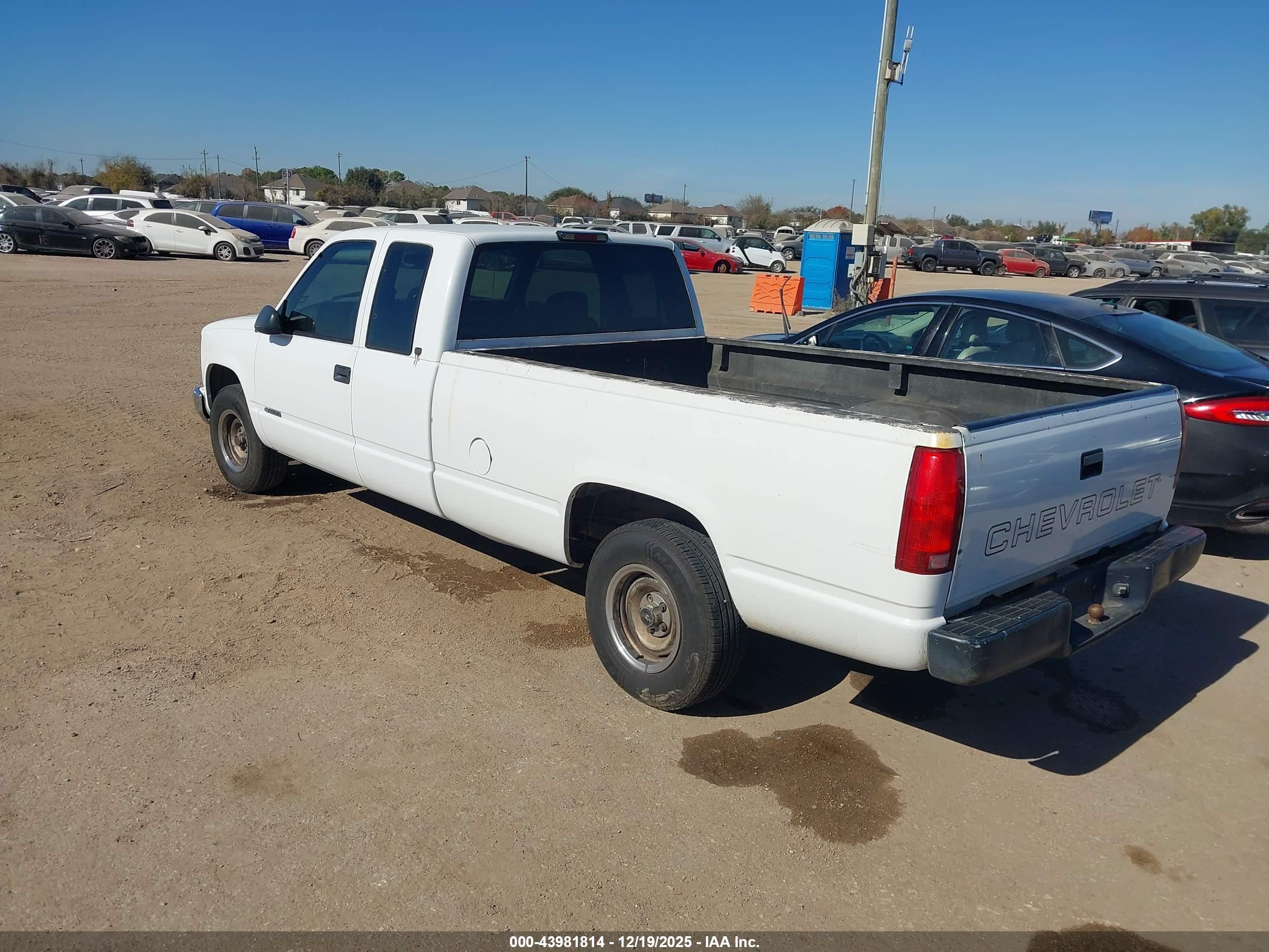 CHEVROLET C1500 image 3