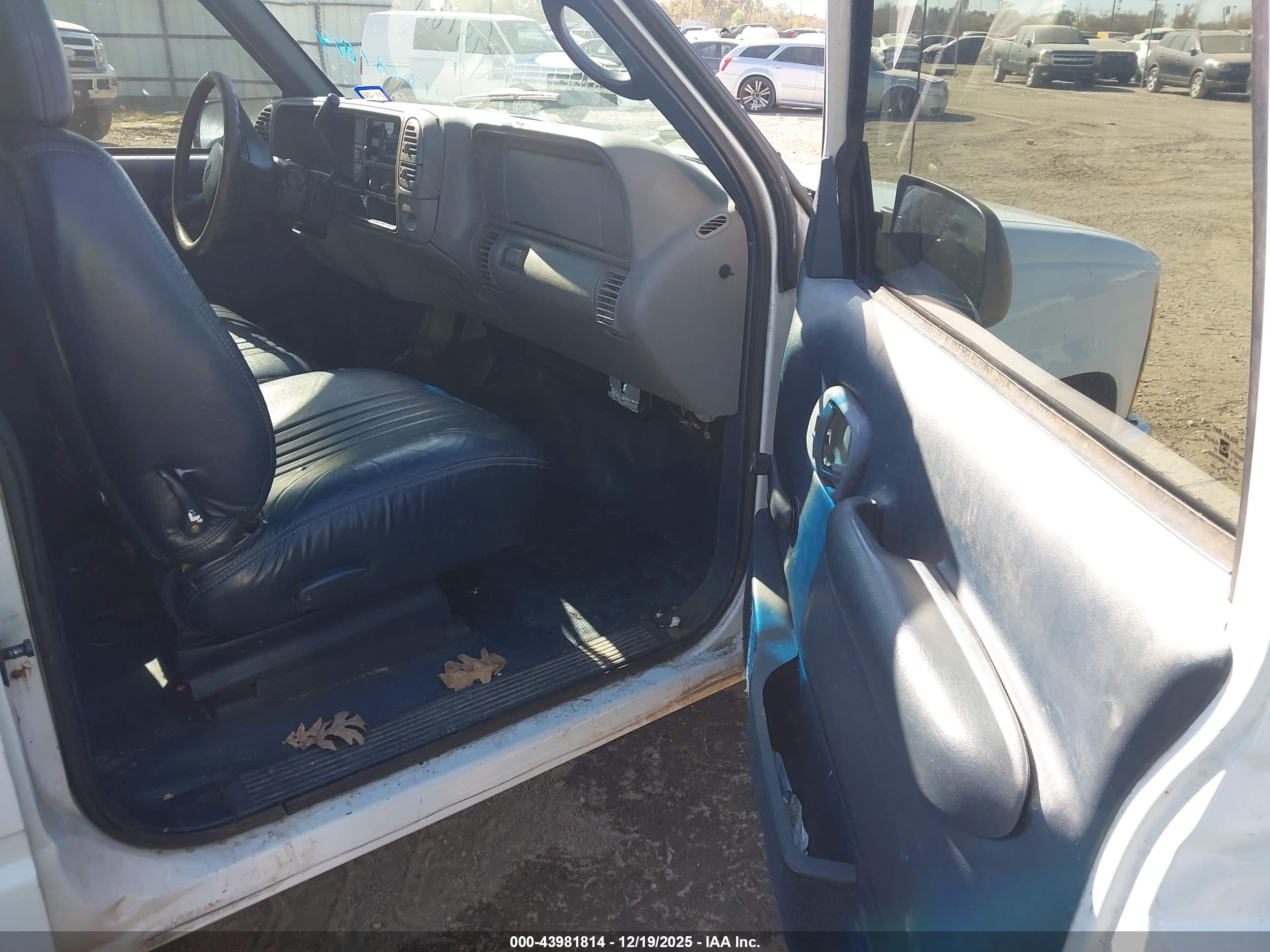CHEVROLET C1500 image 5
