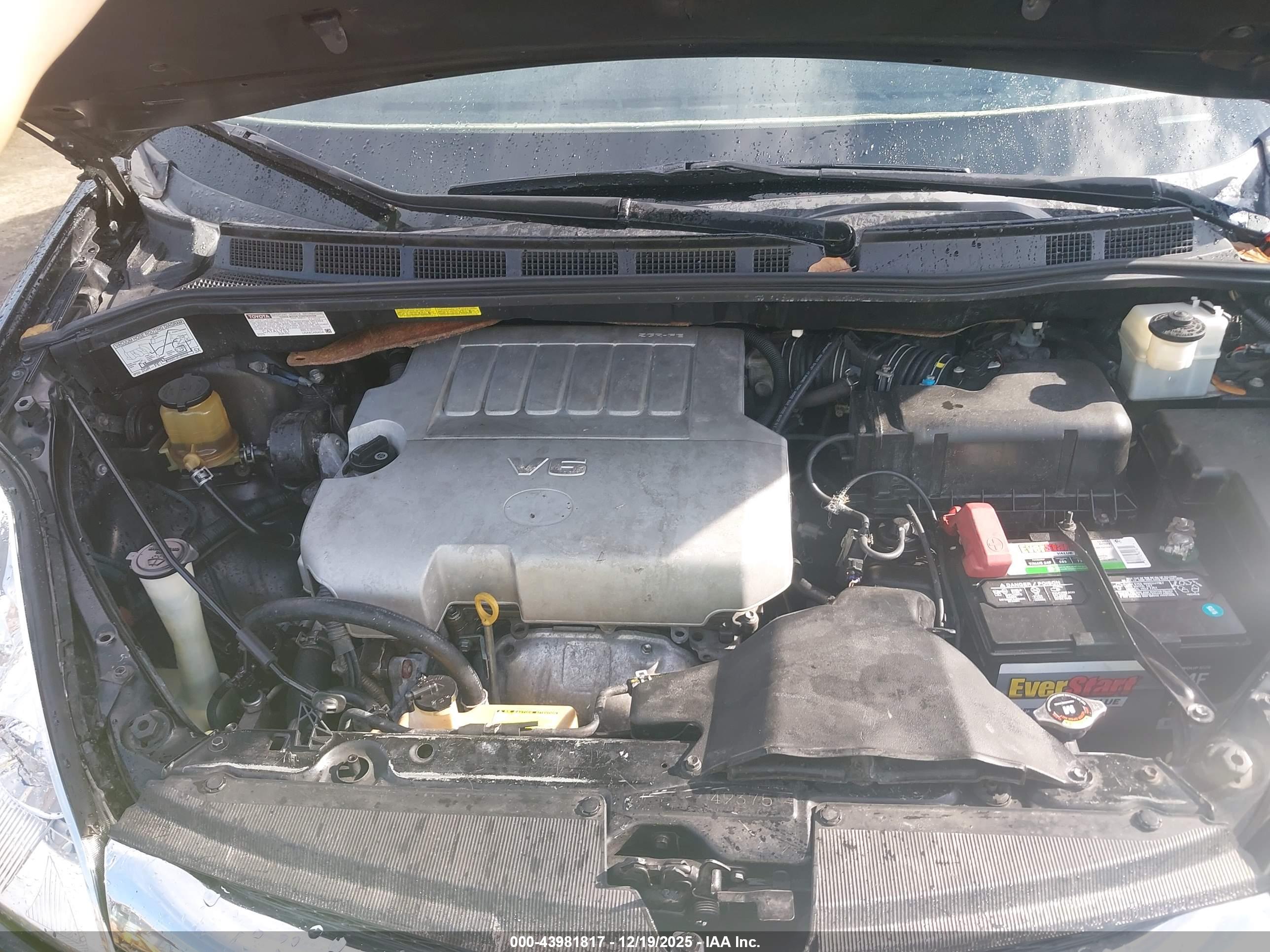 TOYOTA SIENNA image 10