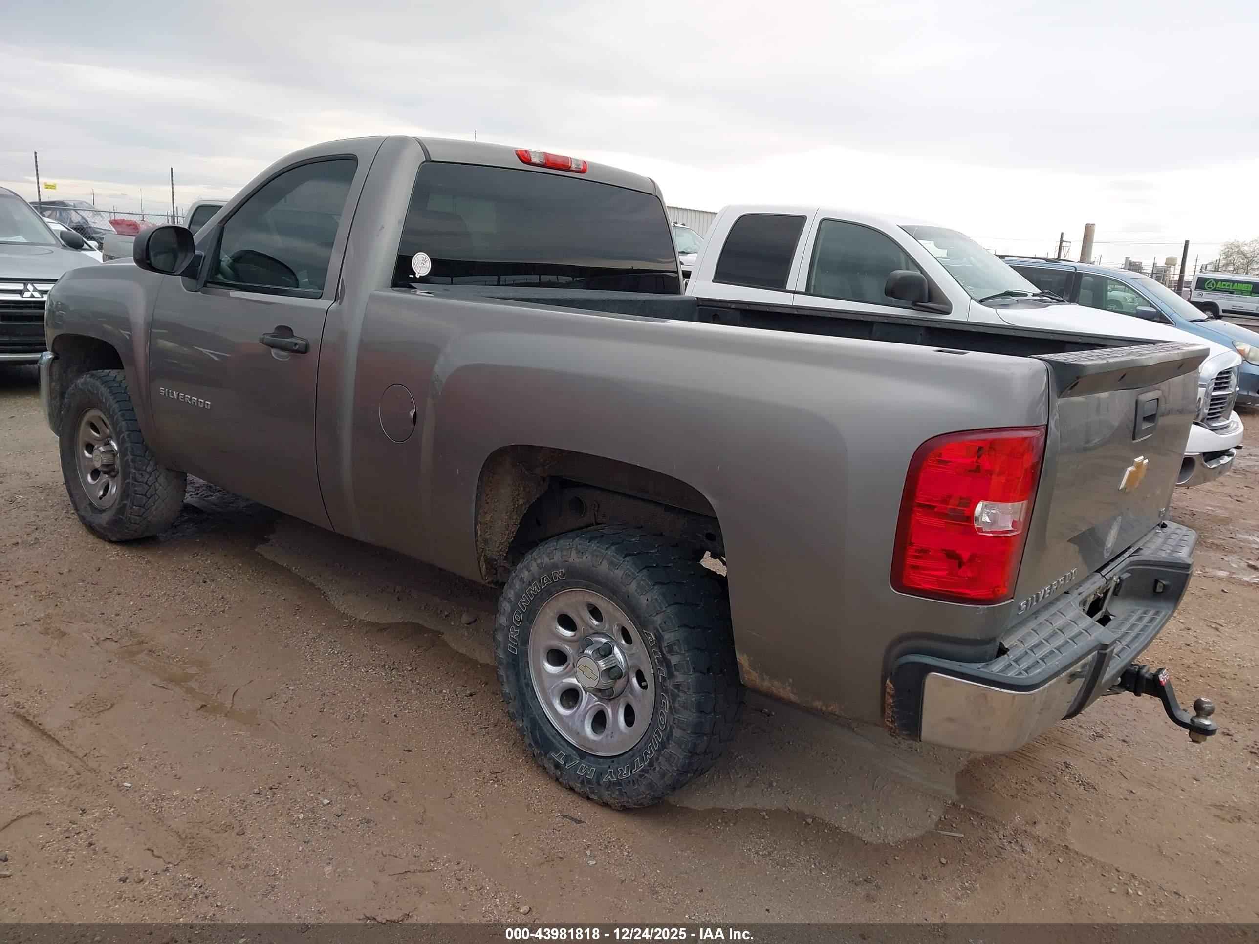 CHEVROLET SILVERADO image 3