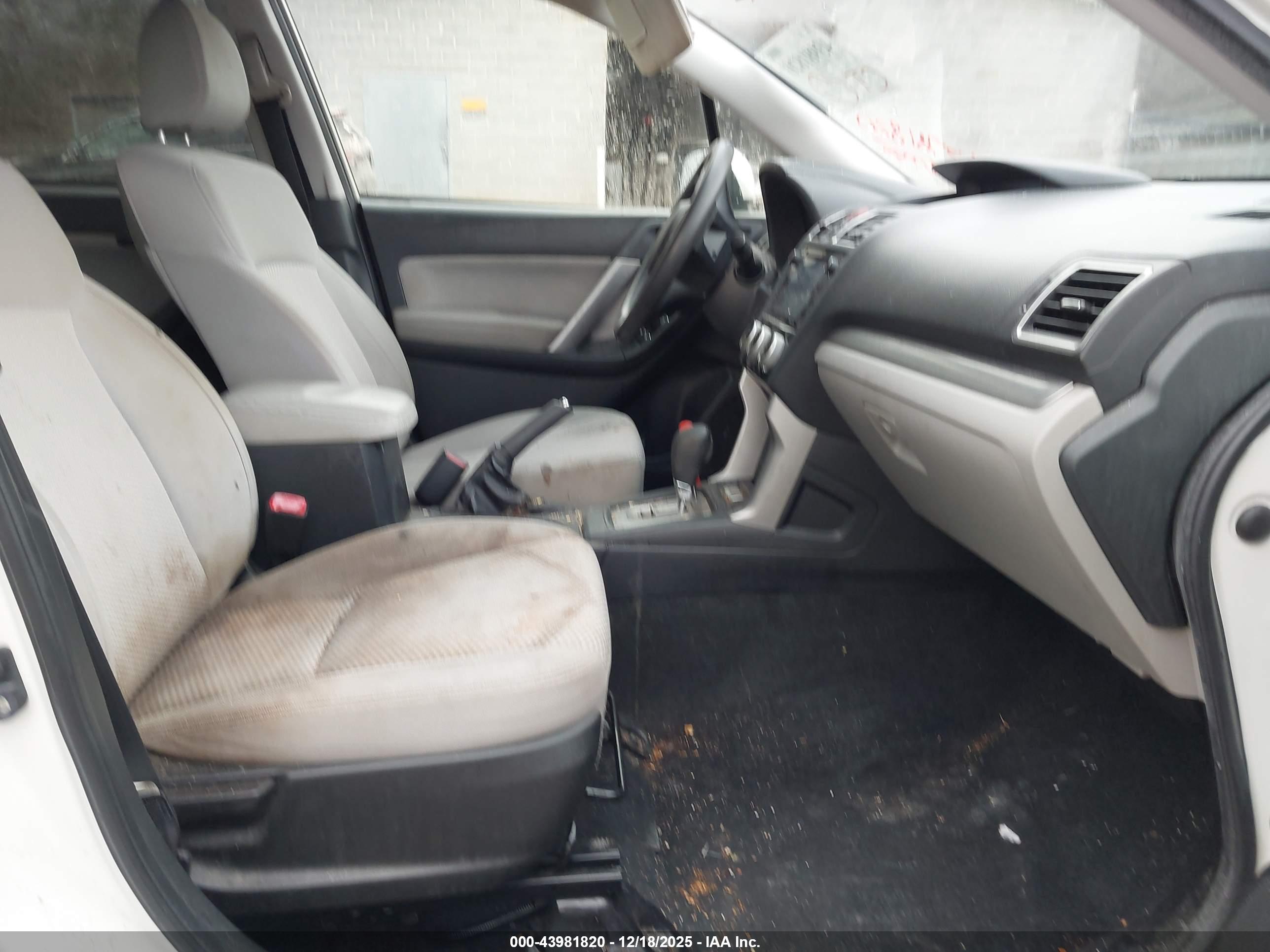 SUBARU FORESTER image 5