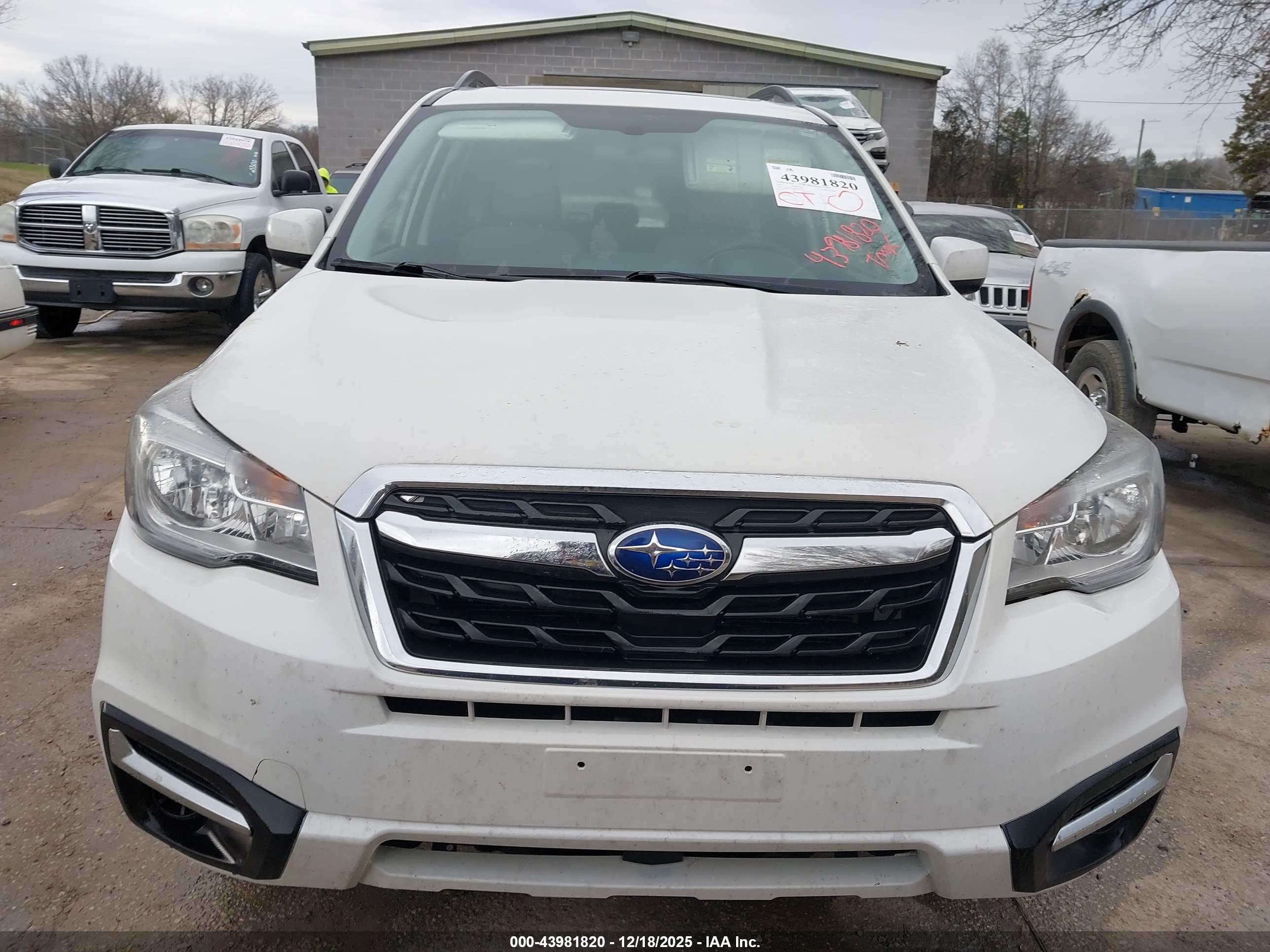 SUBARU FORESTER image 6