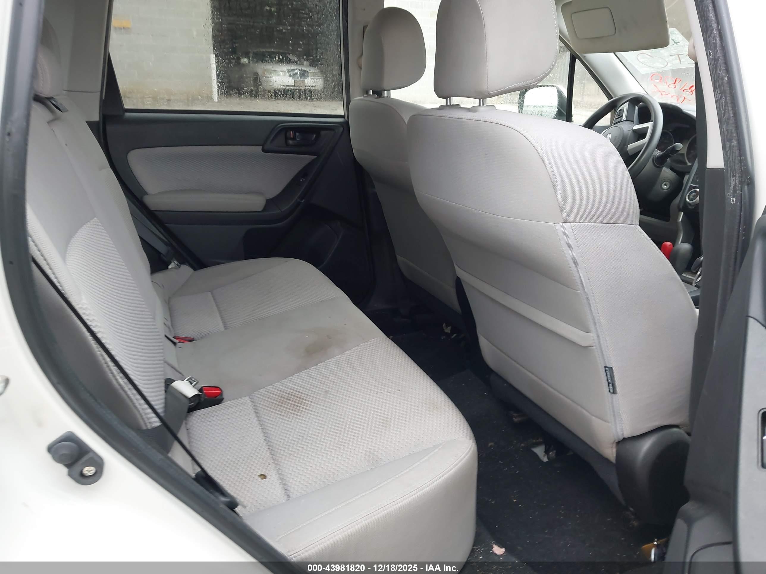 SUBARU FORESTER image 8
