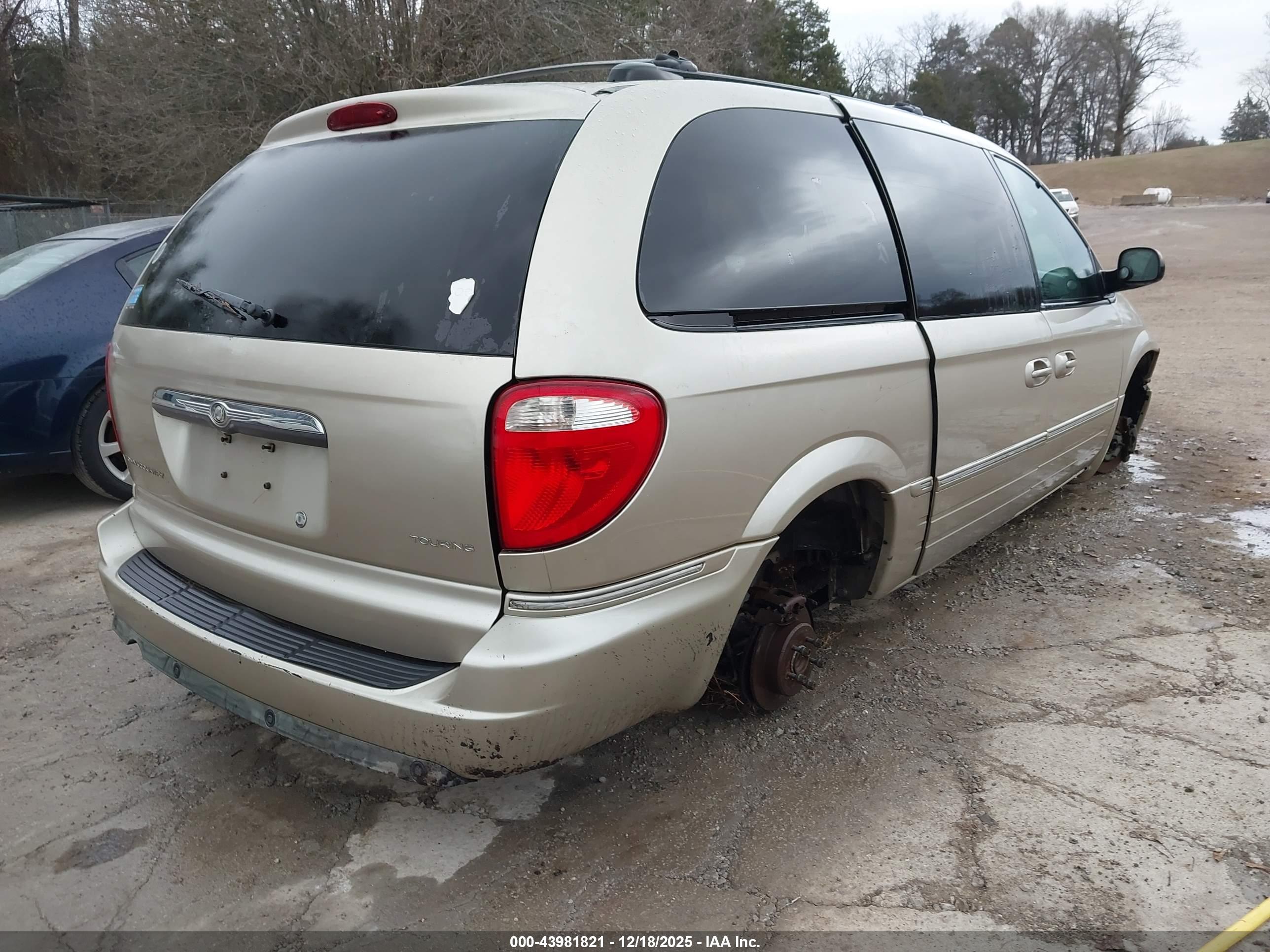 CHRYSLER TOWN image 4