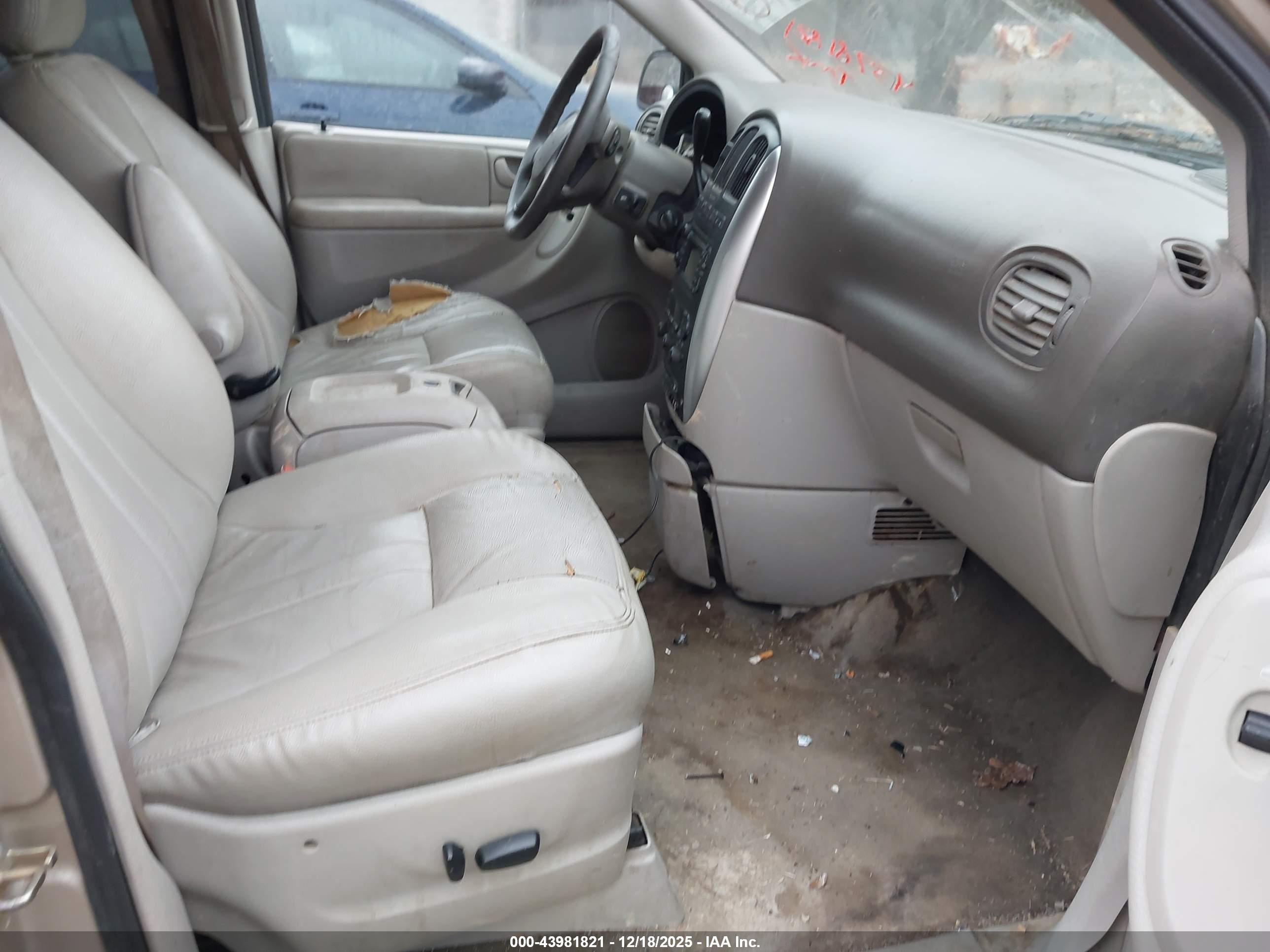 CHRYSLER TOWN image 5