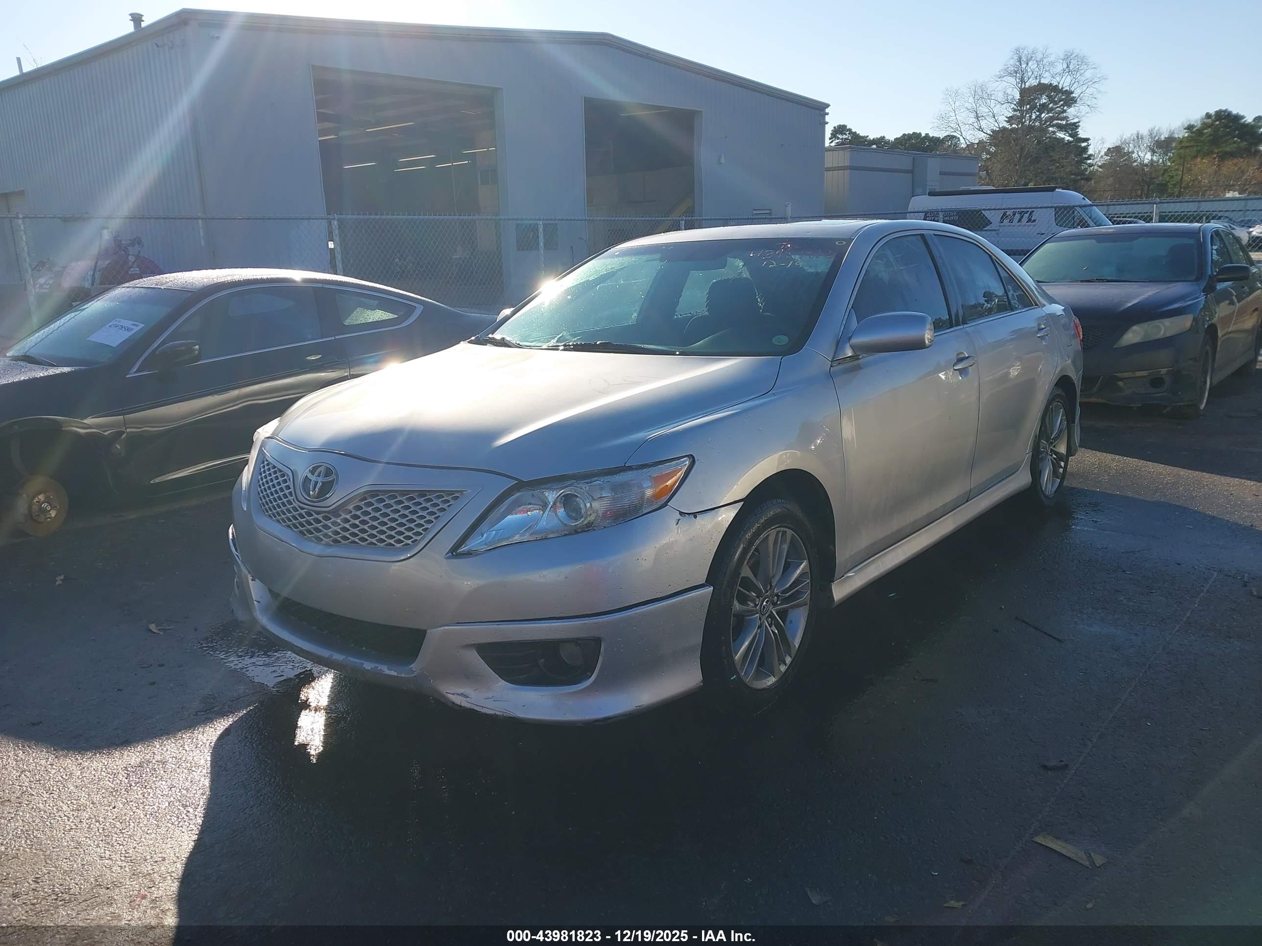 TOYOTA CAMRY image 2