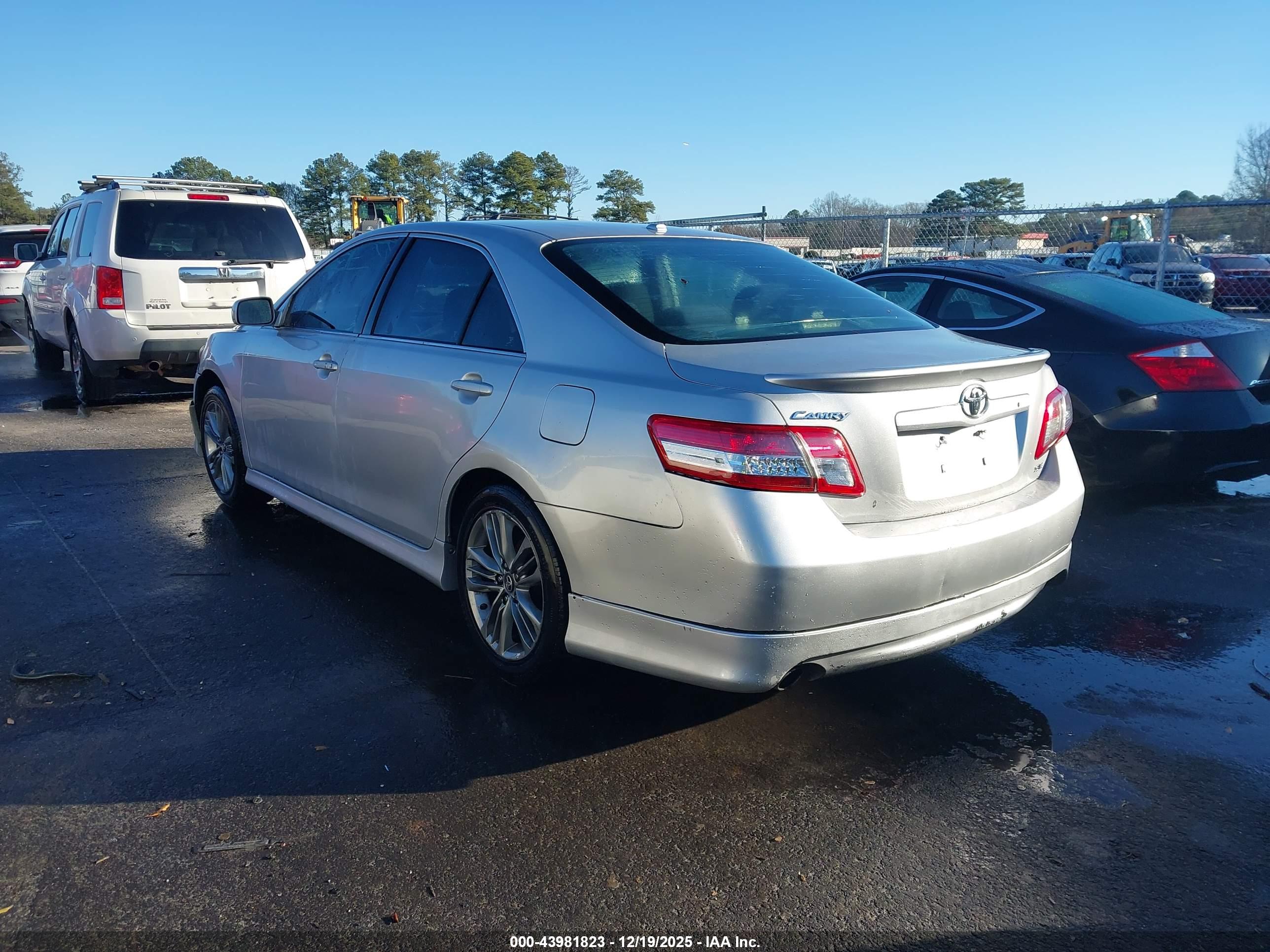 TOYOTA CAMRY image 3