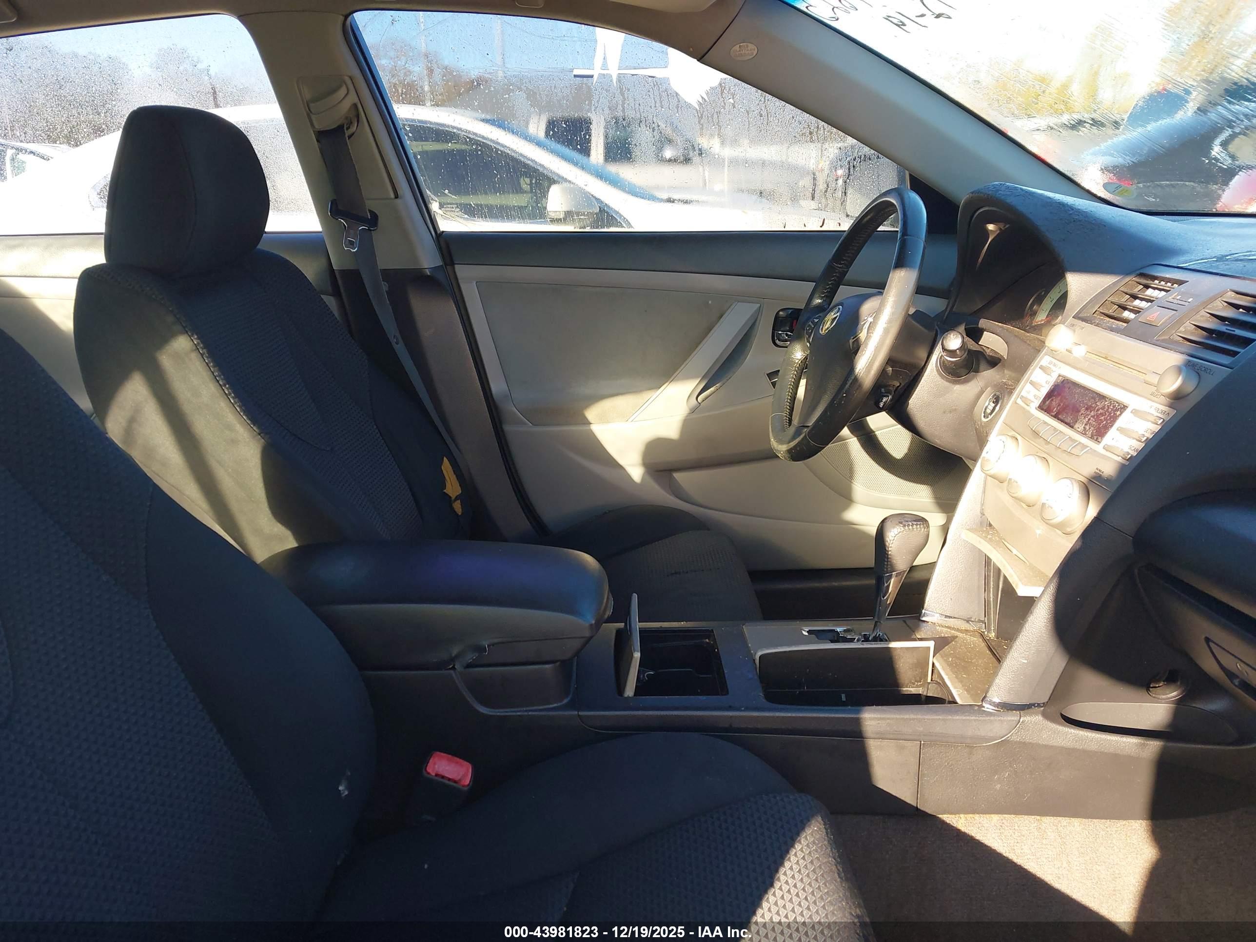 TOYOTA CAMRY image 5