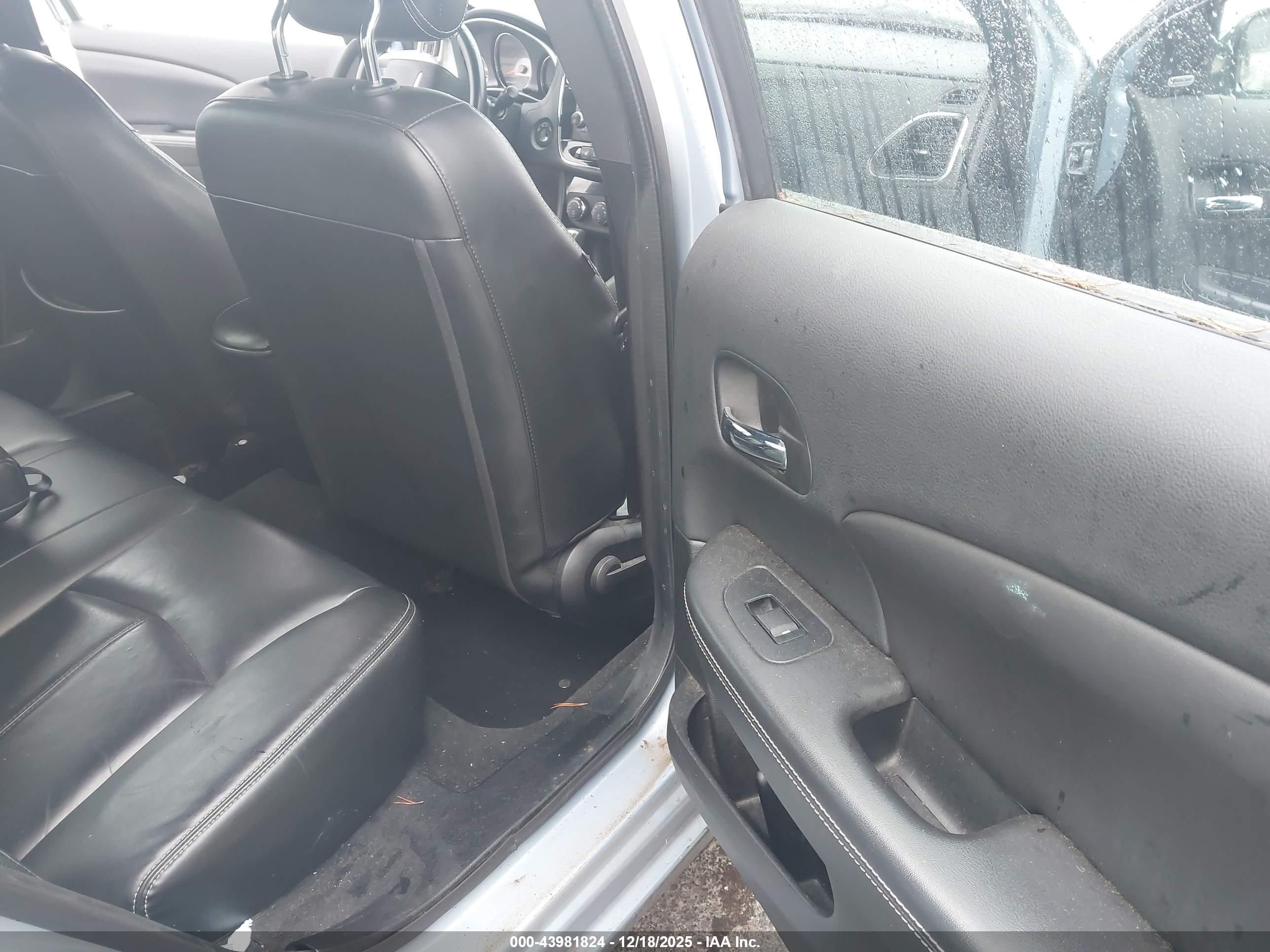CHRYSLER 200 image 8