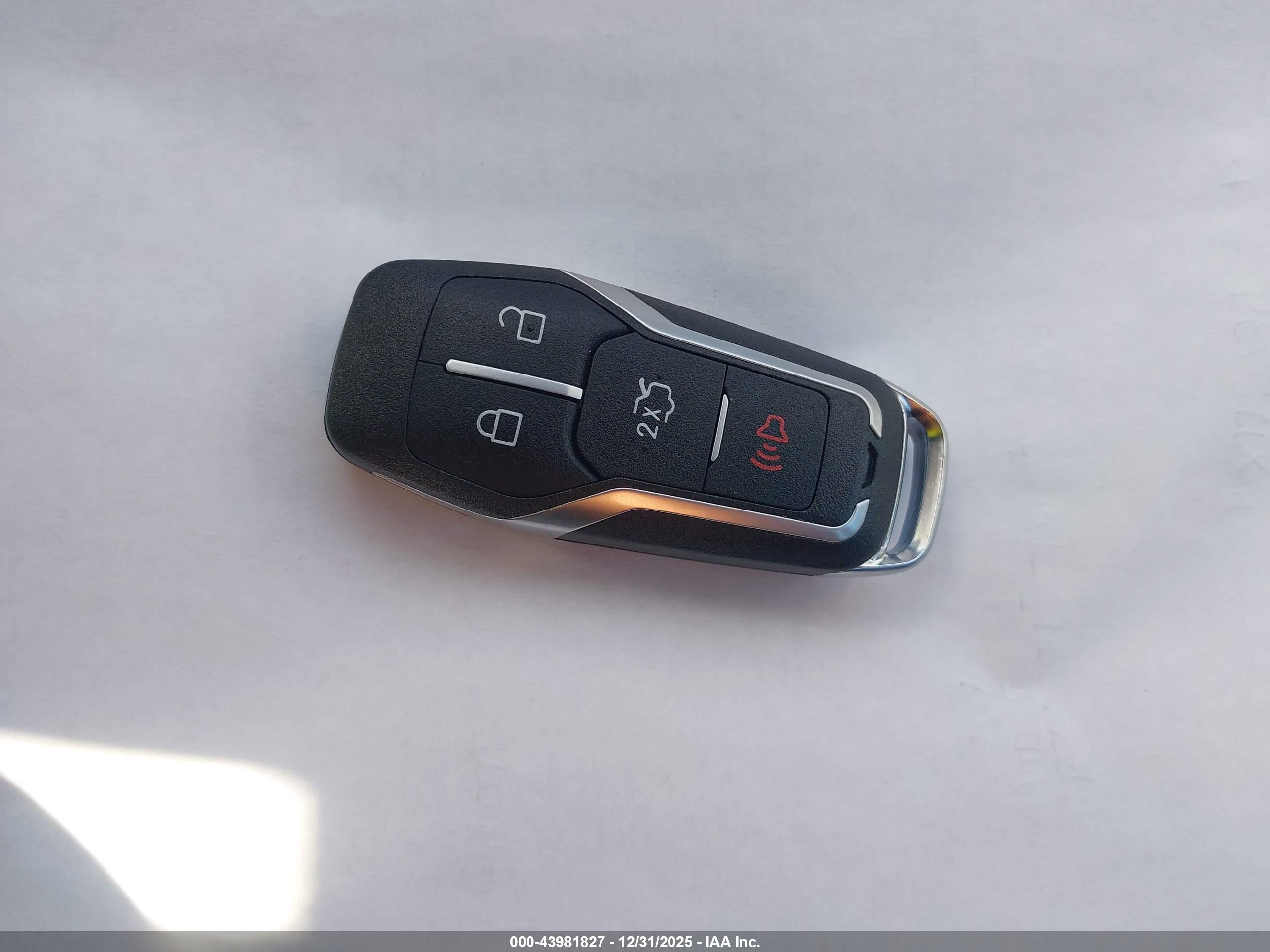 FORD FUSION image 11