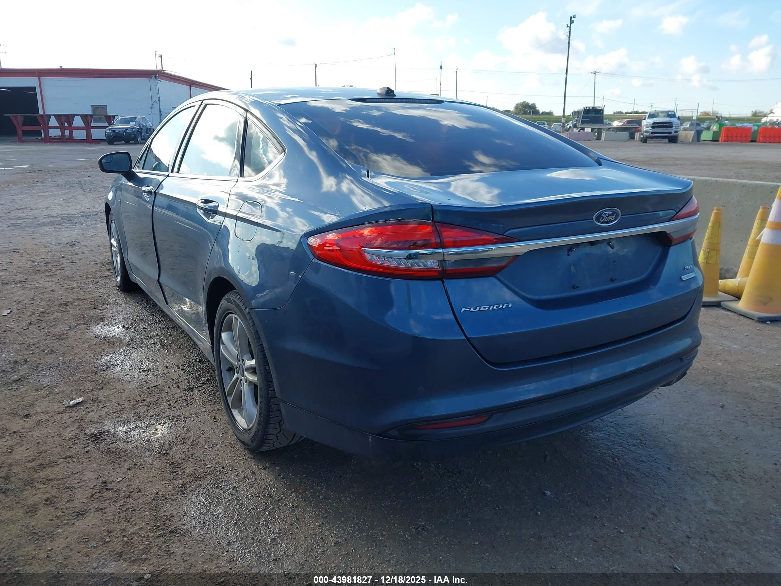 FORD FUSION image 3