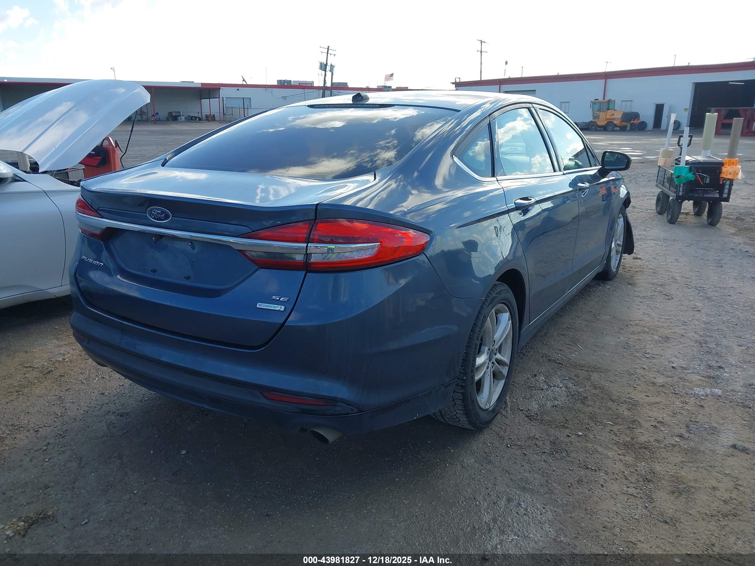 FORD FUSION image 4