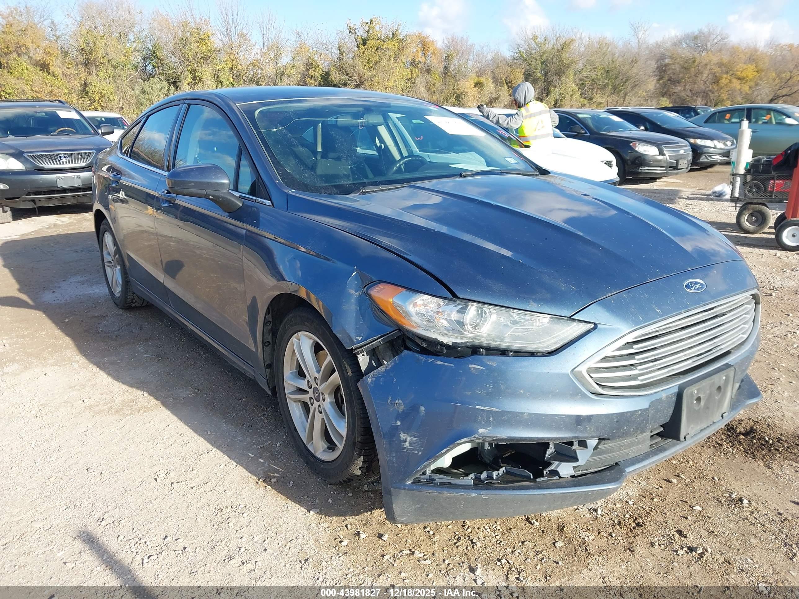 FORD FUSION image 6