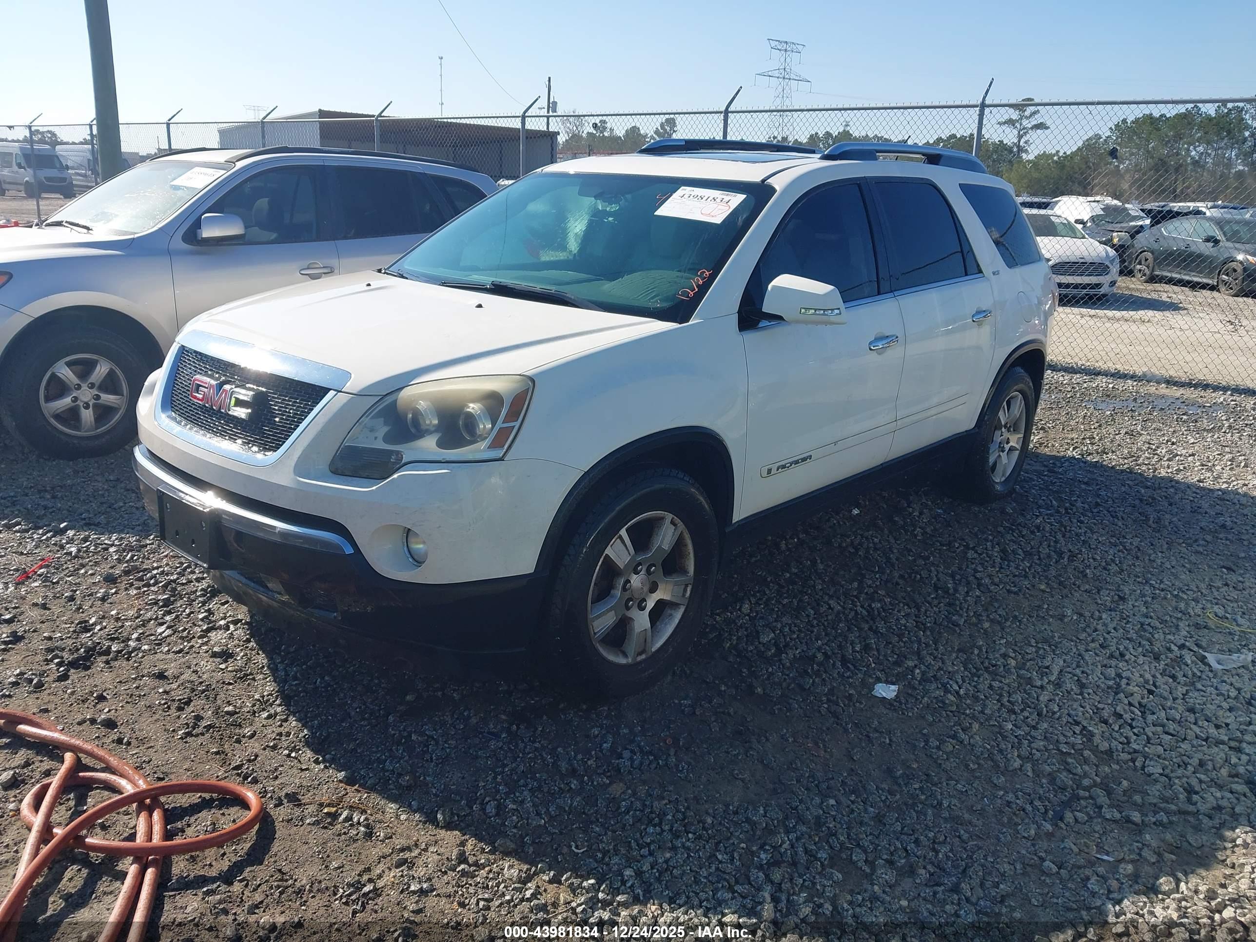GMC ACADIA image 2