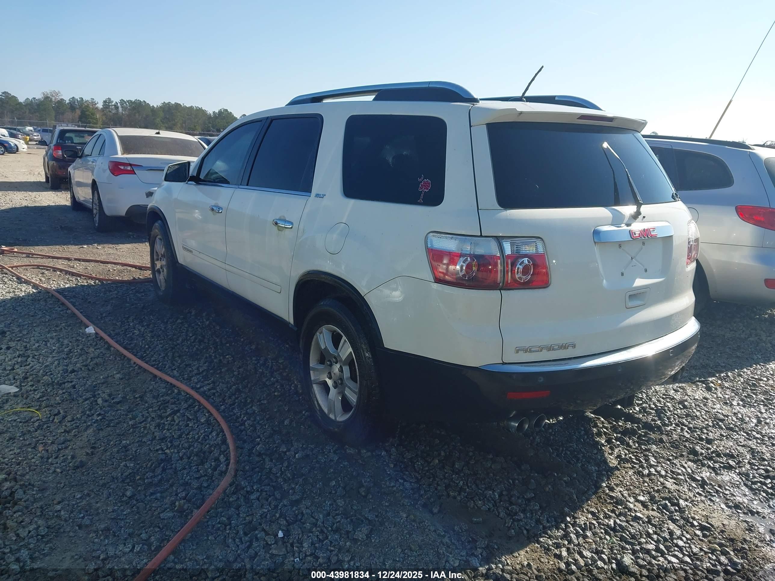 GMC ACADIA image 3