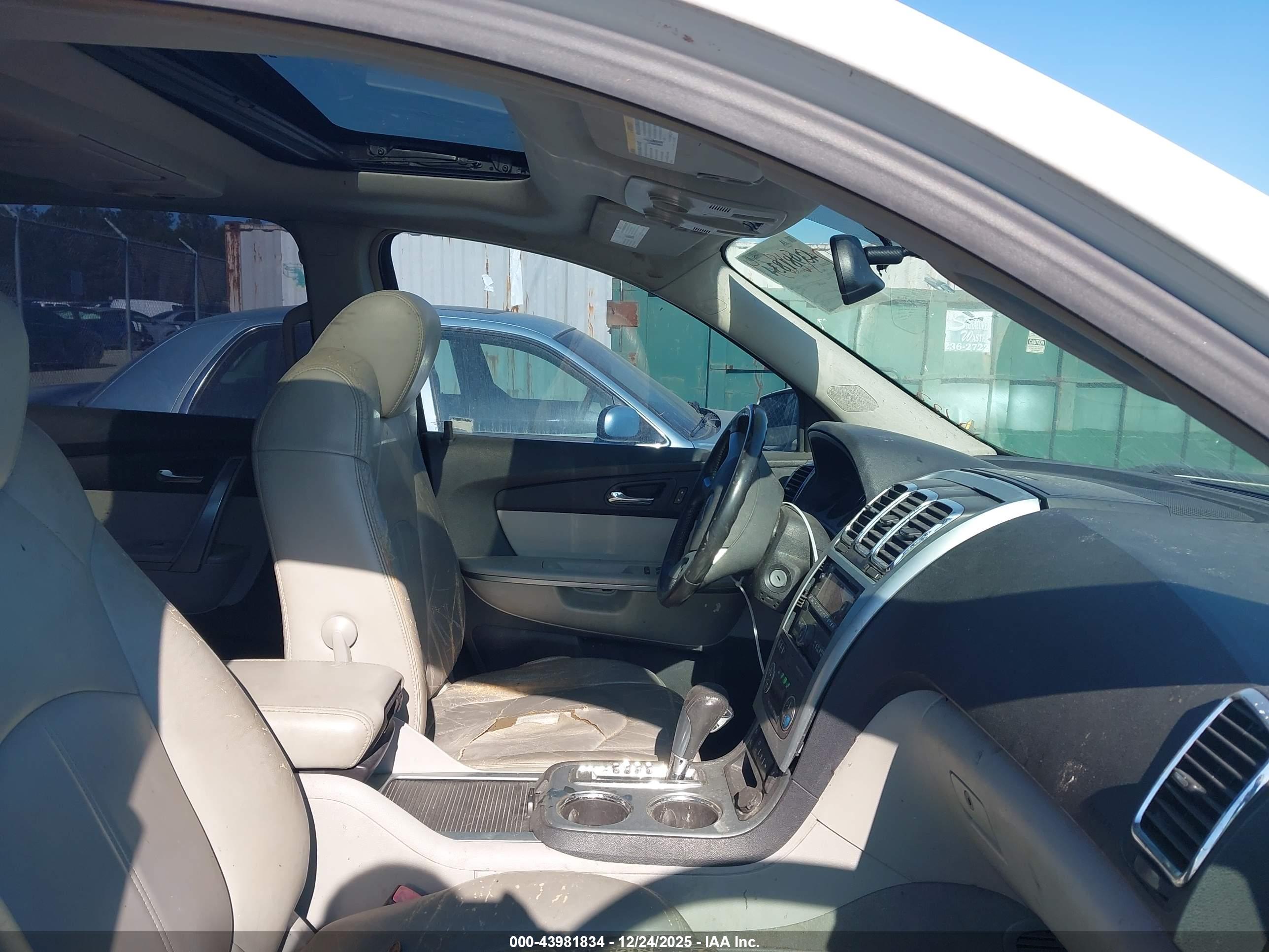 GMC ACADIA image 5