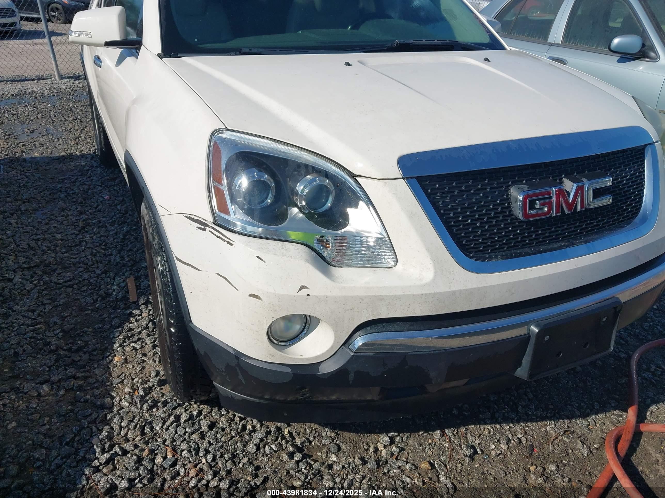 GMC ACADIA image 6