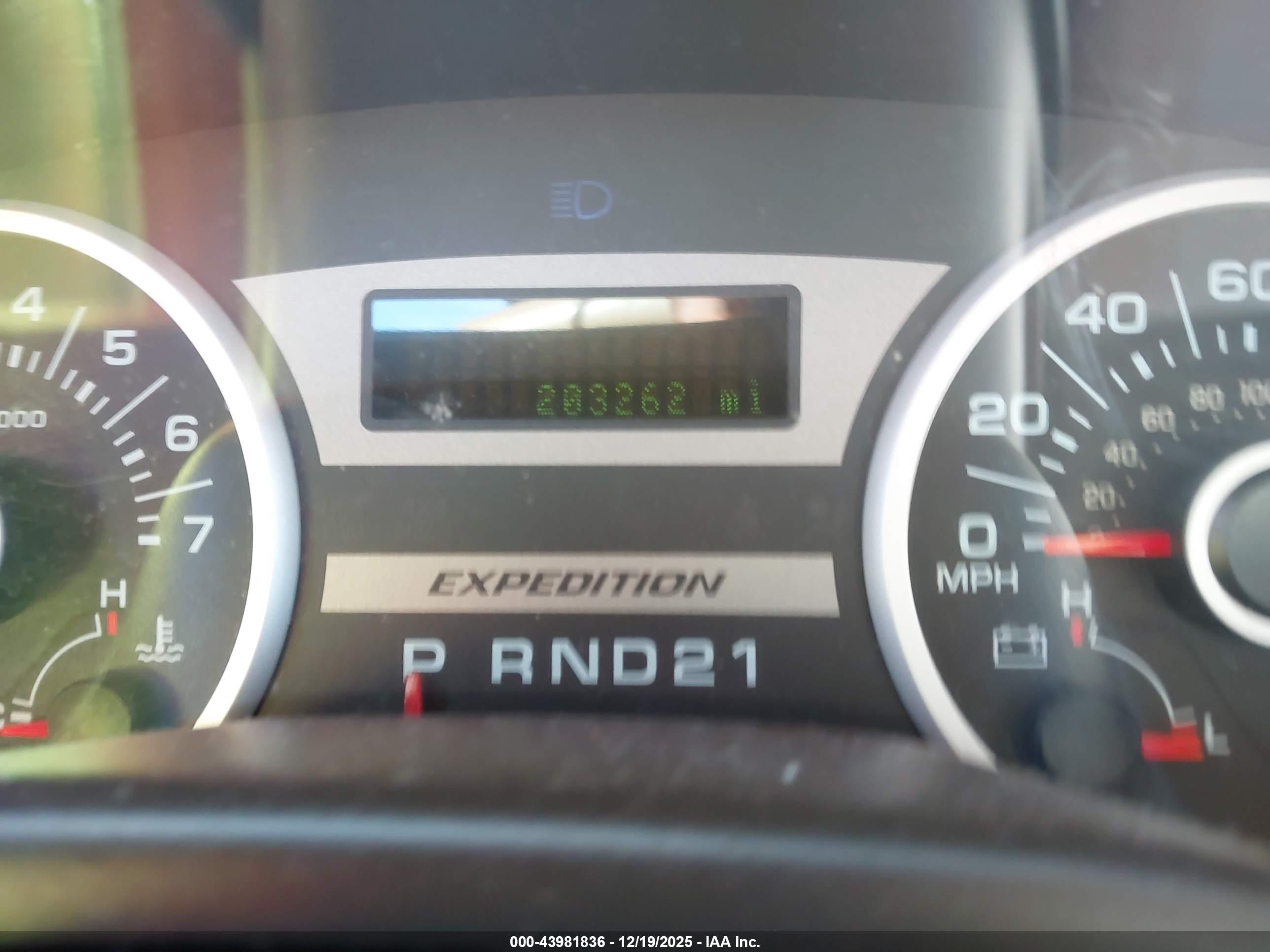 FORD EXPEDITION image 7