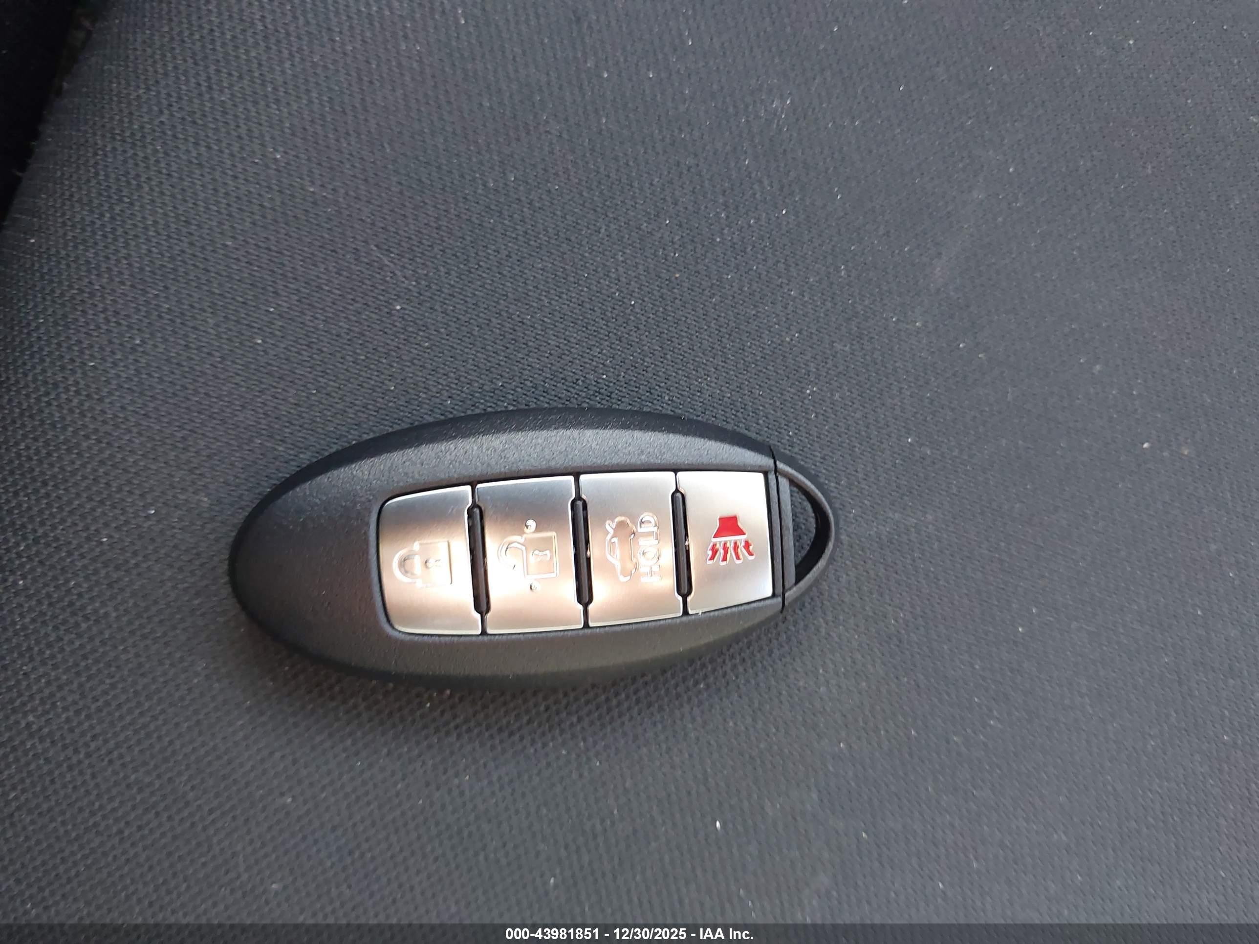 NISSAN TITAN image 11