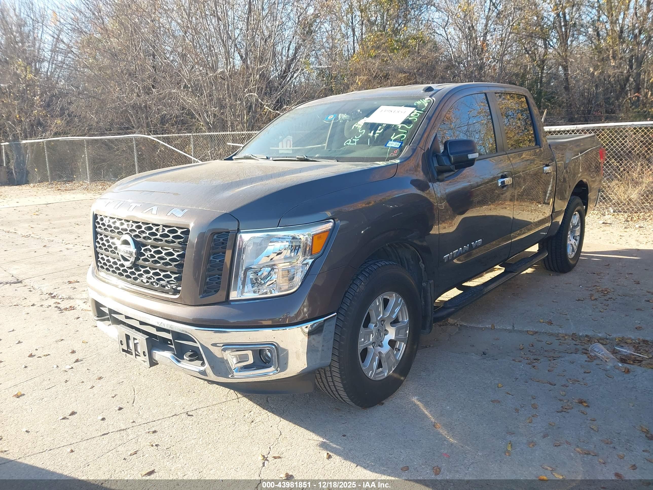 NISSAN TITAN image 2