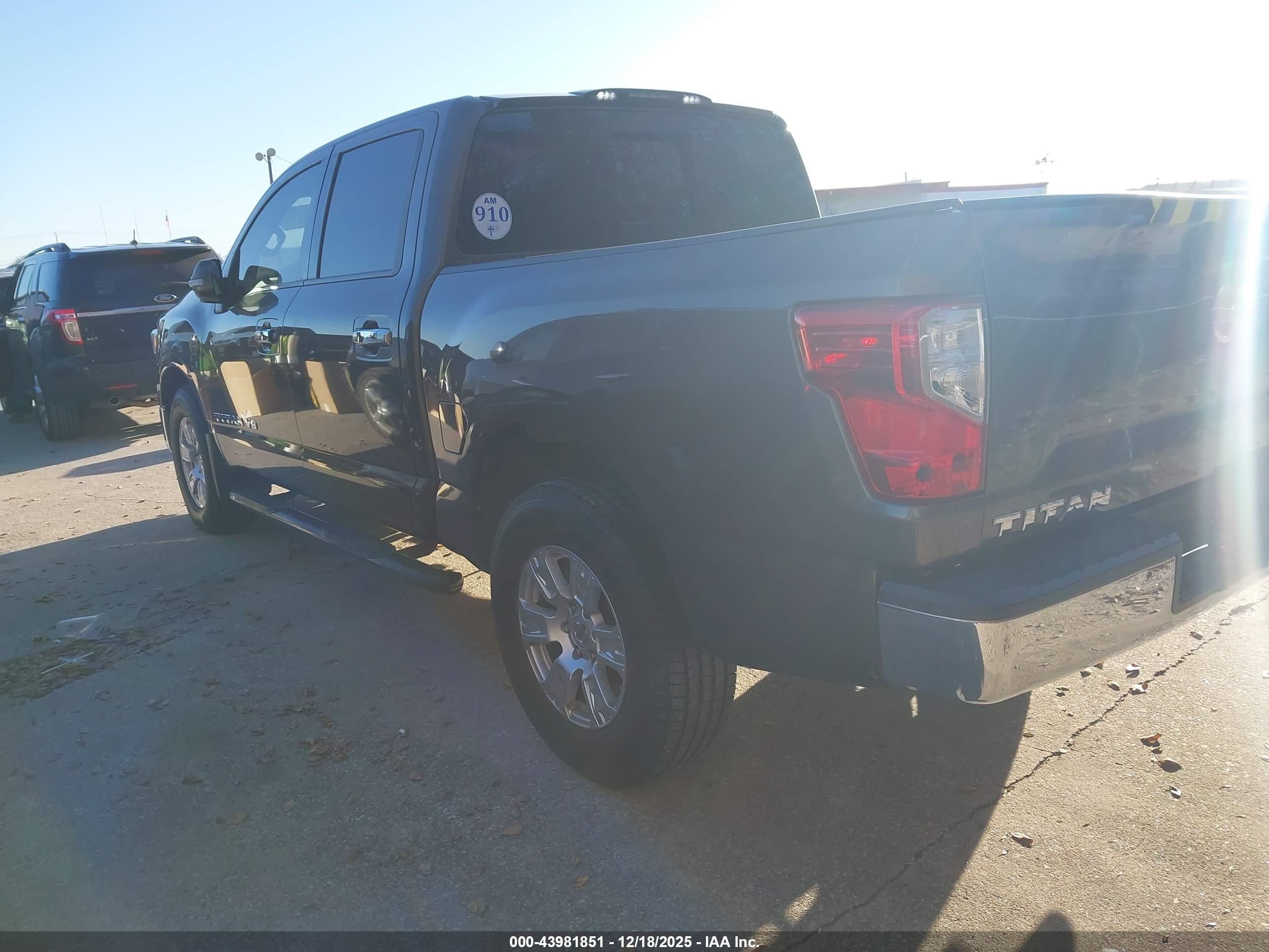 NISSAN TITAN image 3