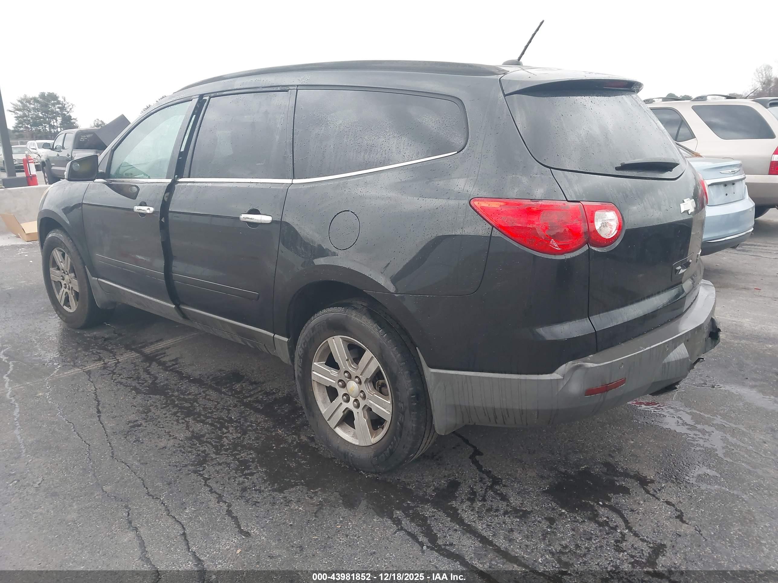 CHEVROLET TRAVERSE image 3