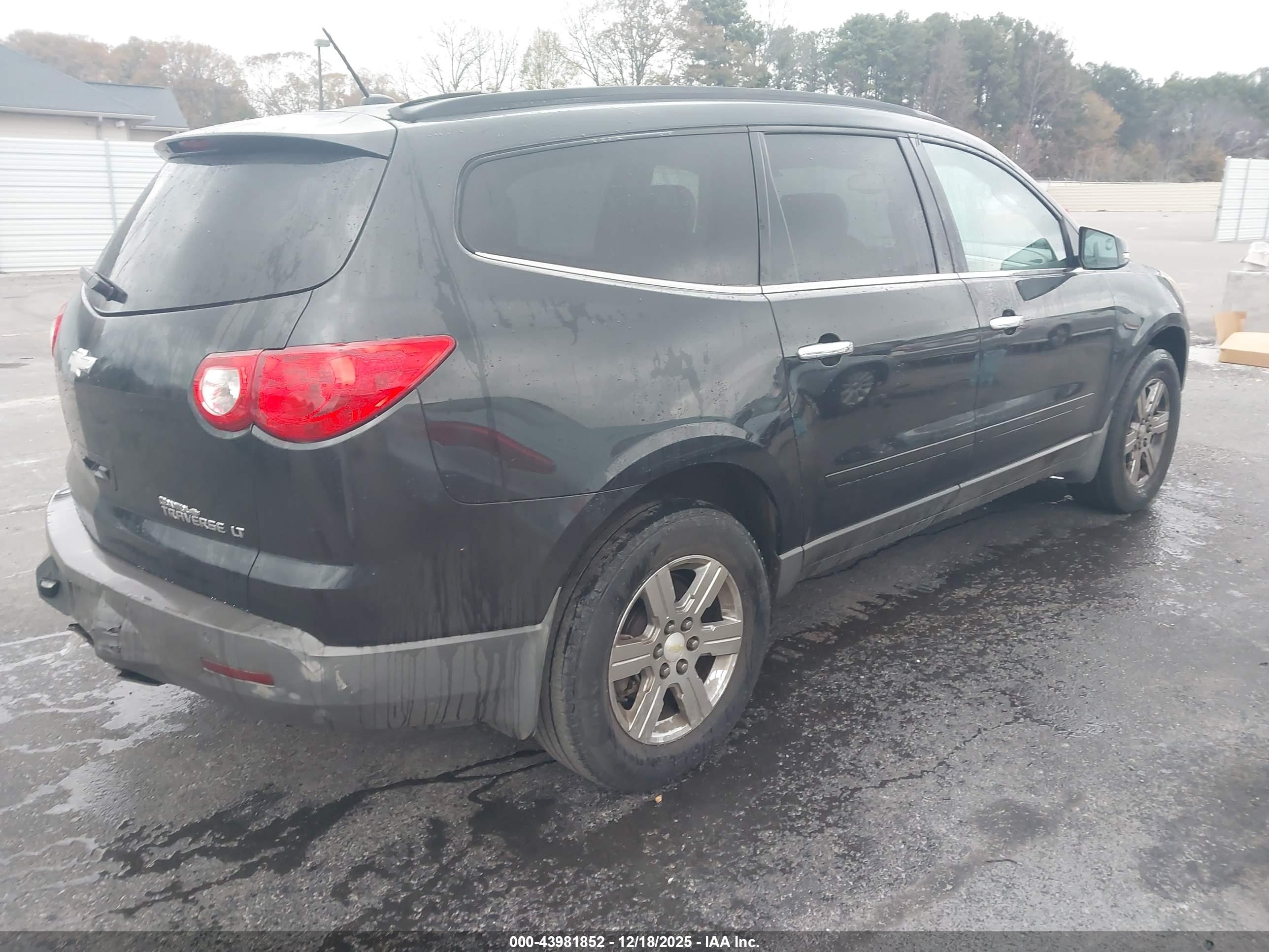 CHEVROLET TRAVERSE image 4