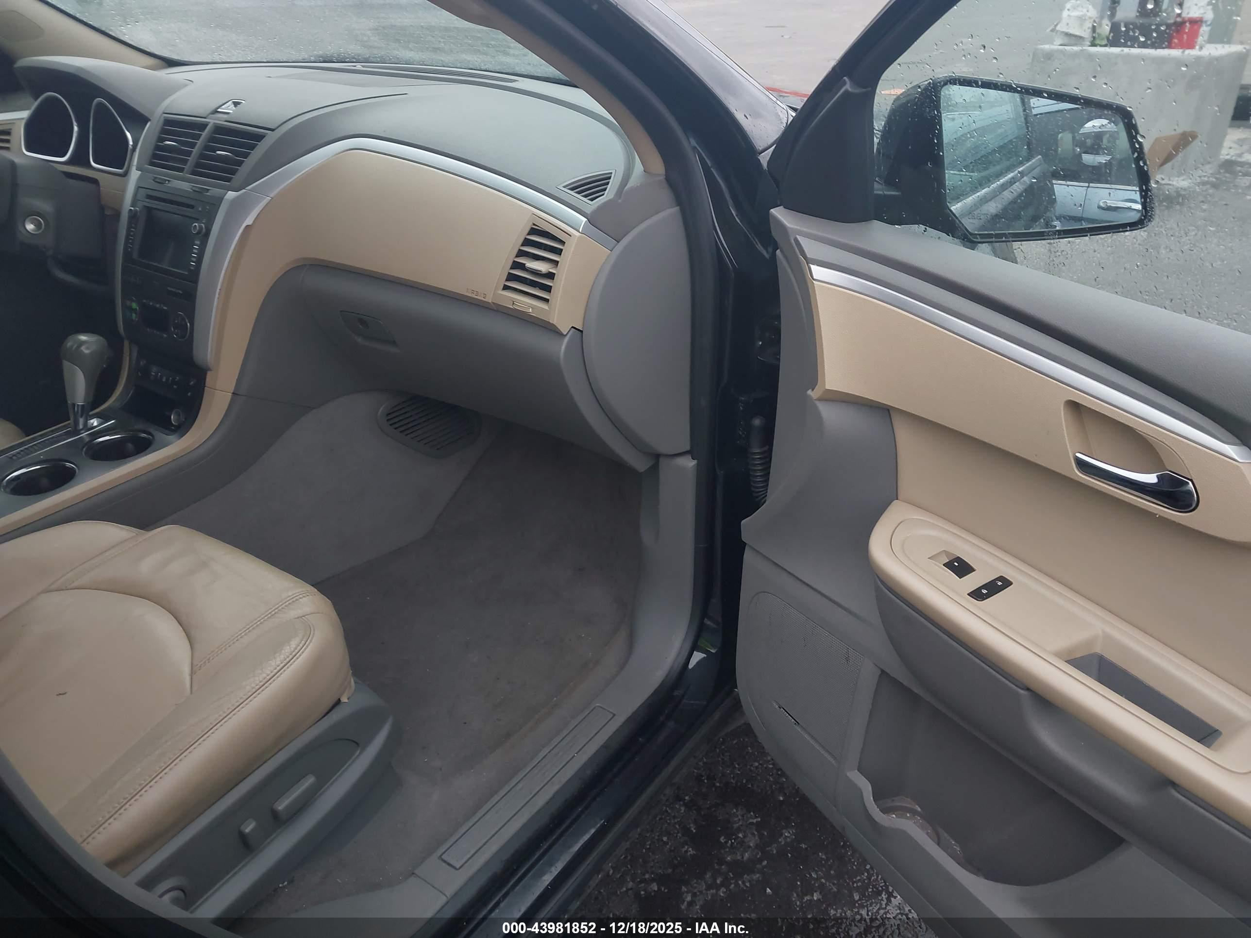 CHEVROLET TRAVERSE image 5