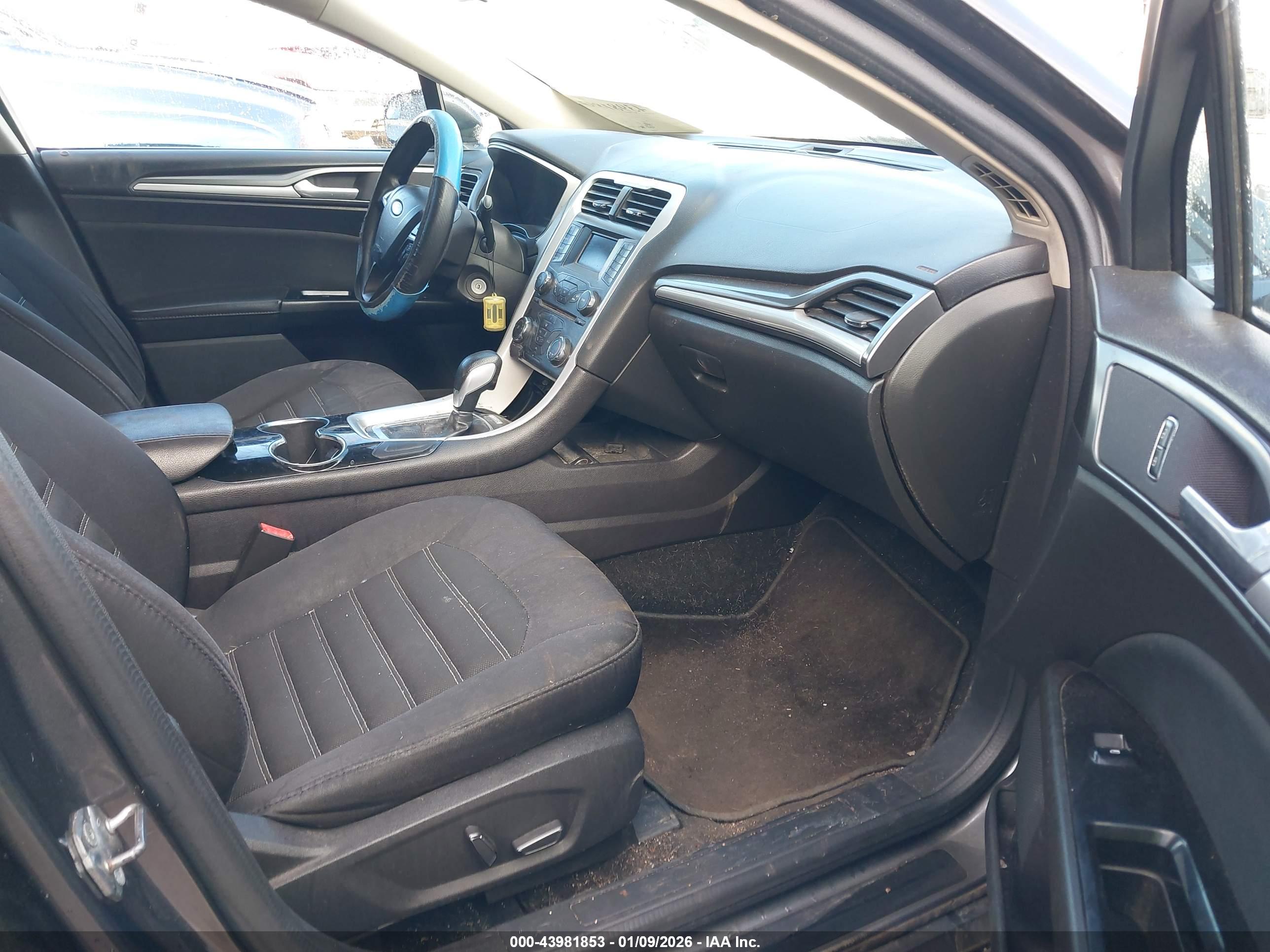FORD FUSION image 5