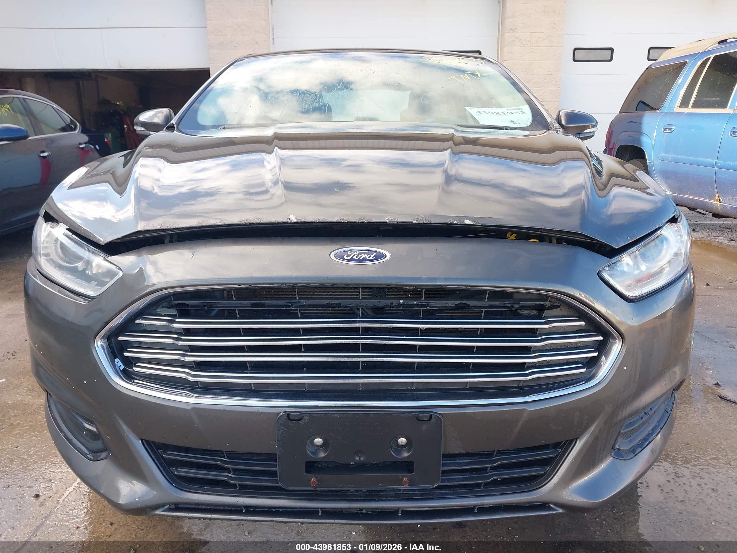 FORD FUSION image 6