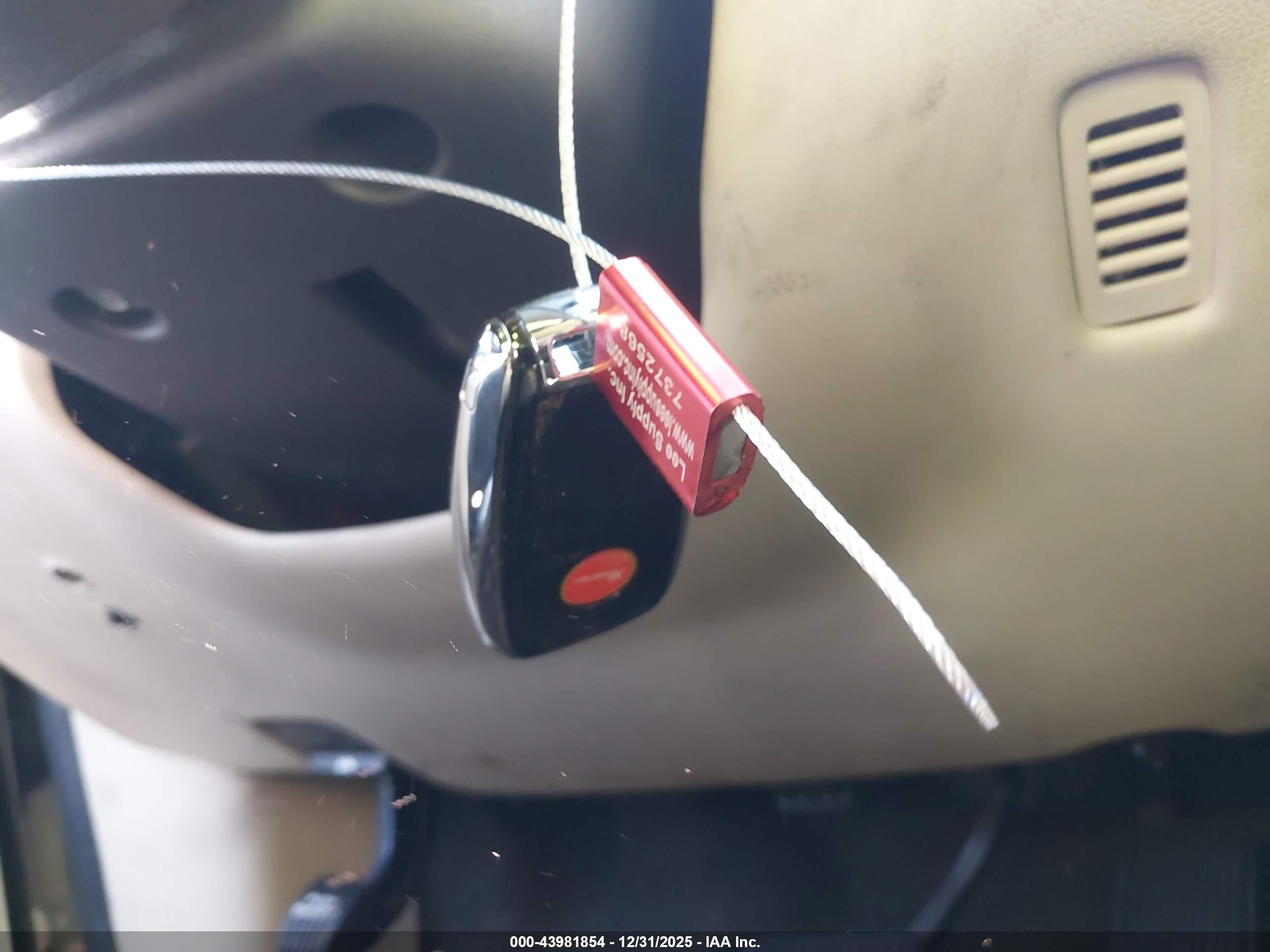 LINCOLN MKS image 11