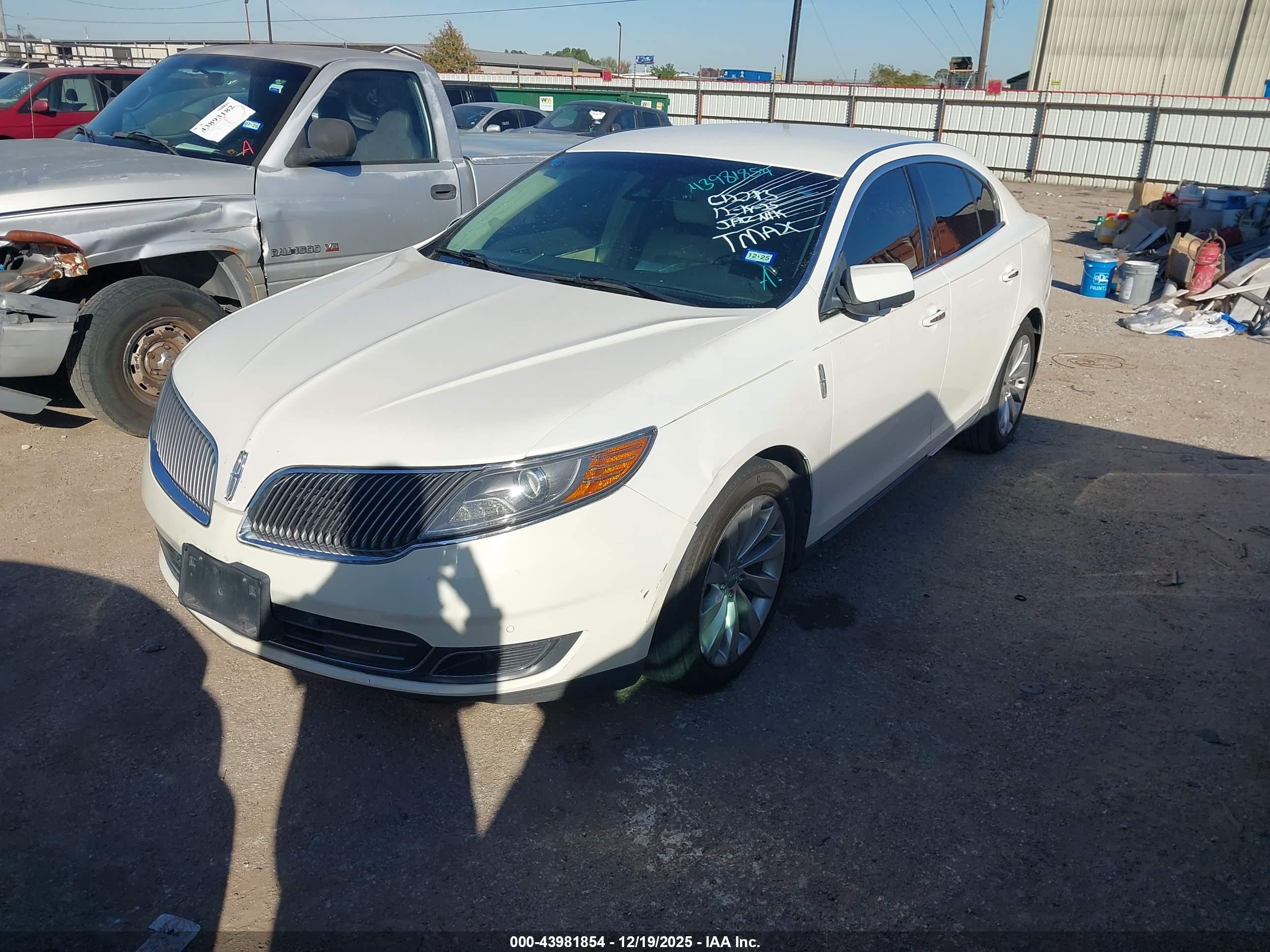 LINCOLN MKS image 2