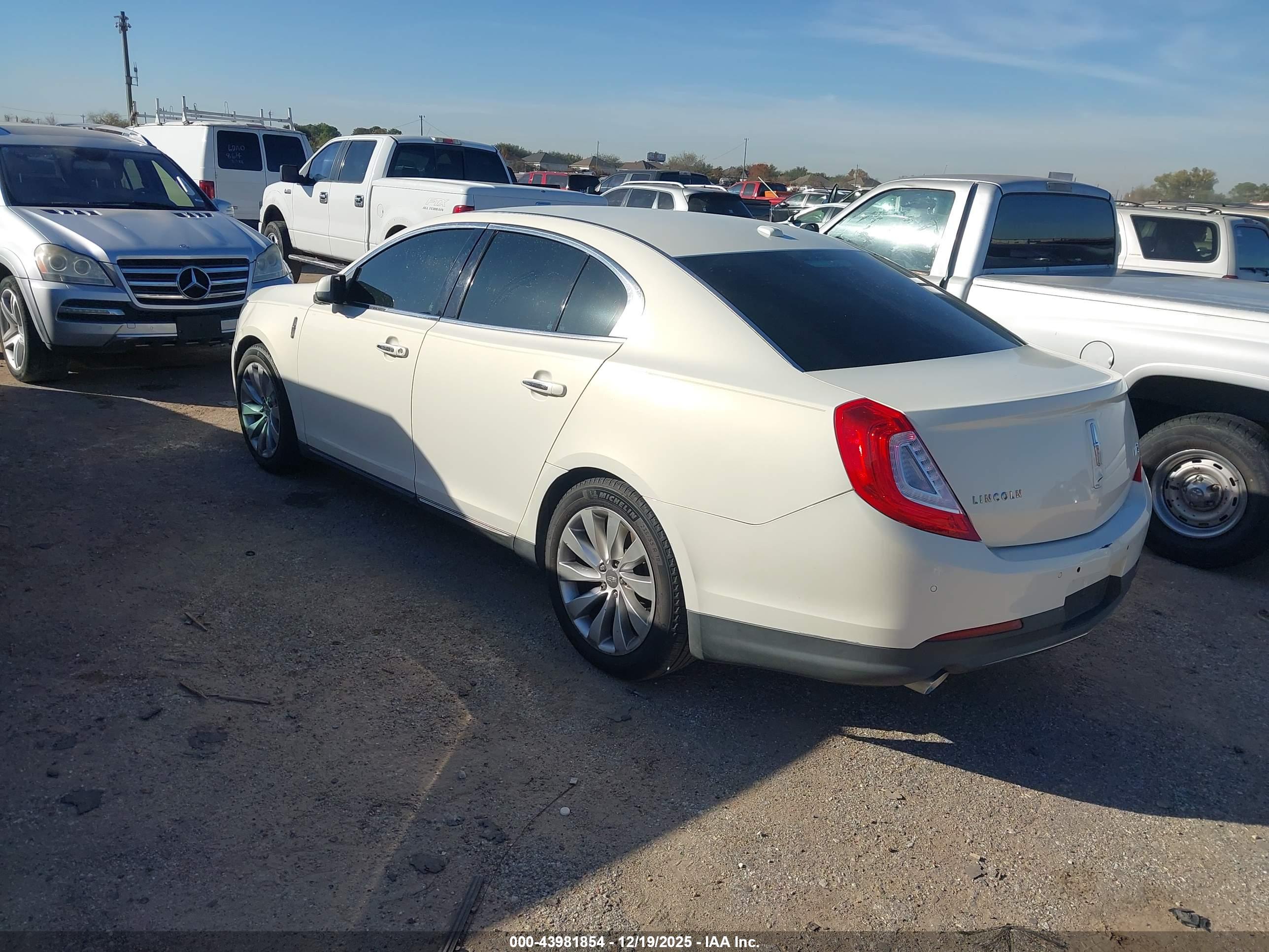 LINCOLN MKS image 3