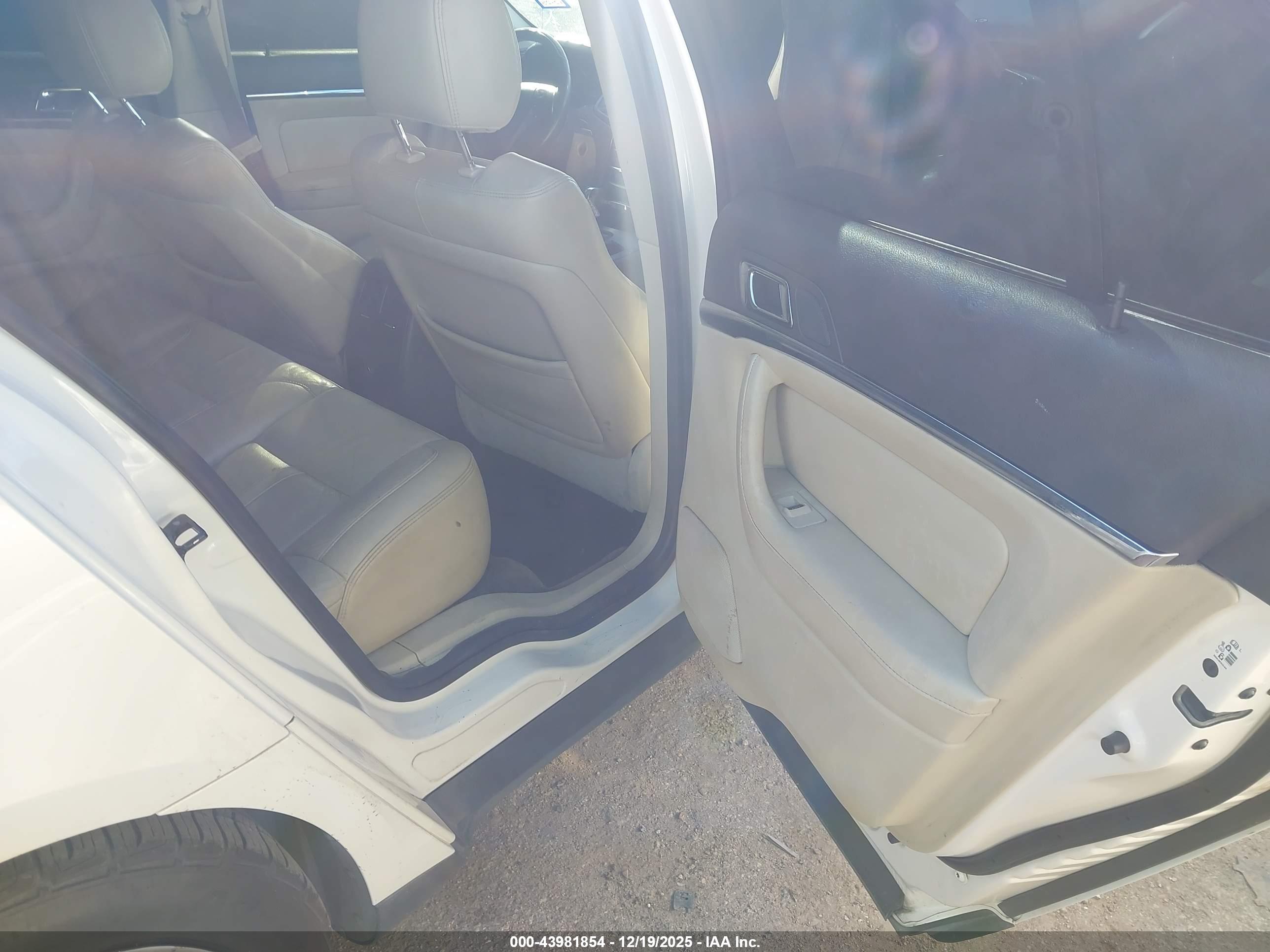 LINCOLN MKS image 8
