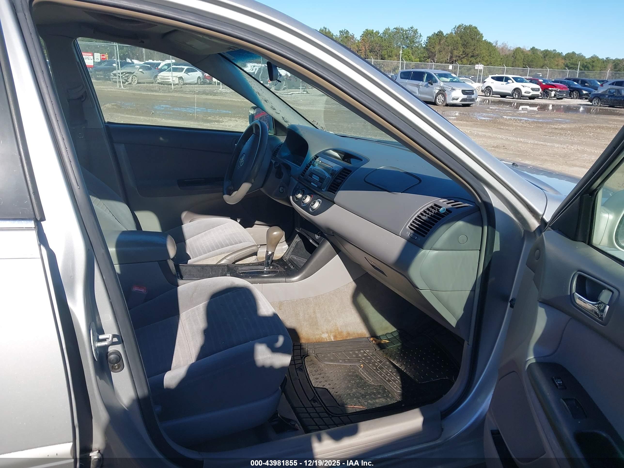 TOYOTA CAMRY image 5