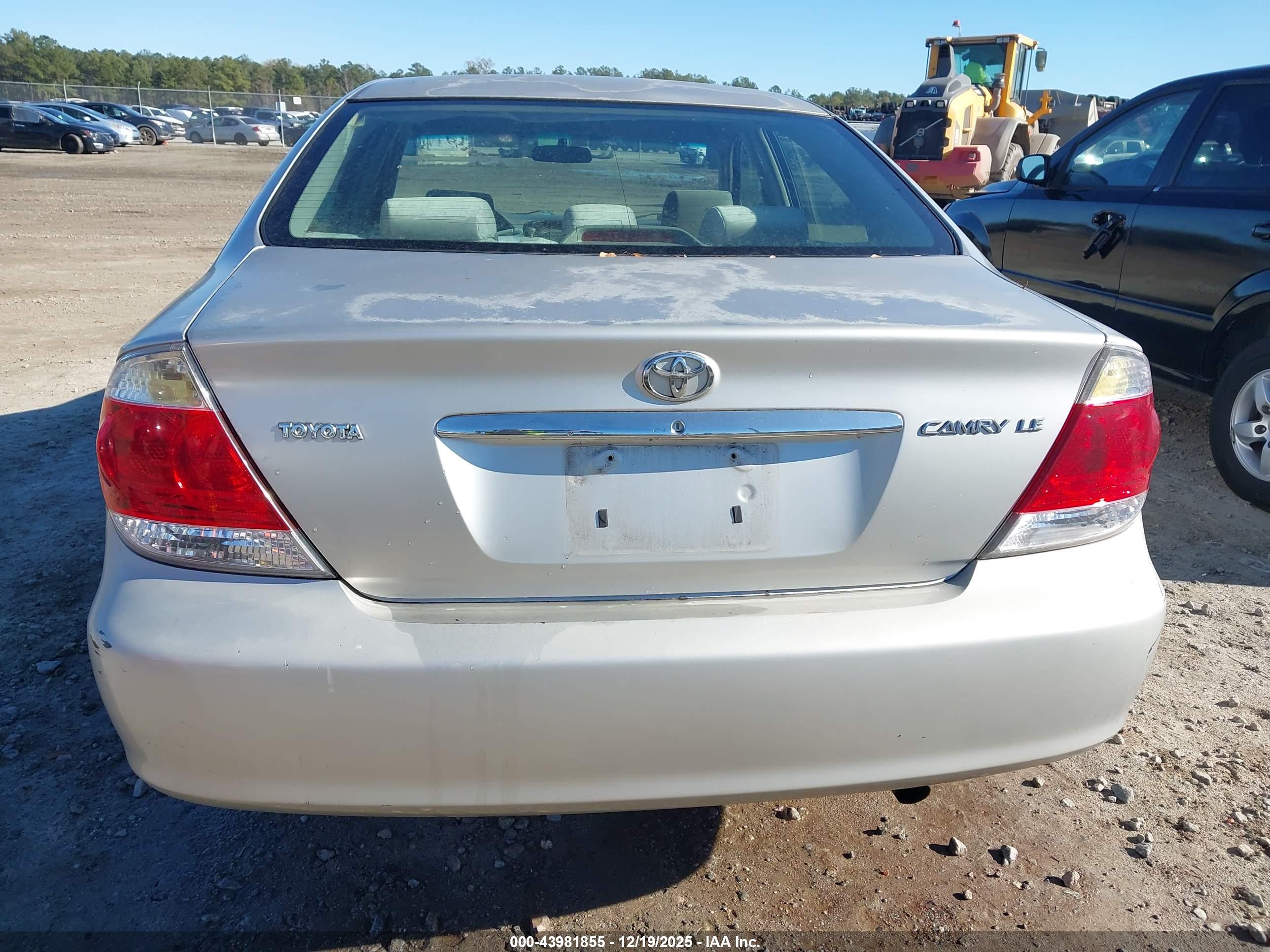 TOYOTA CAMRY image 6