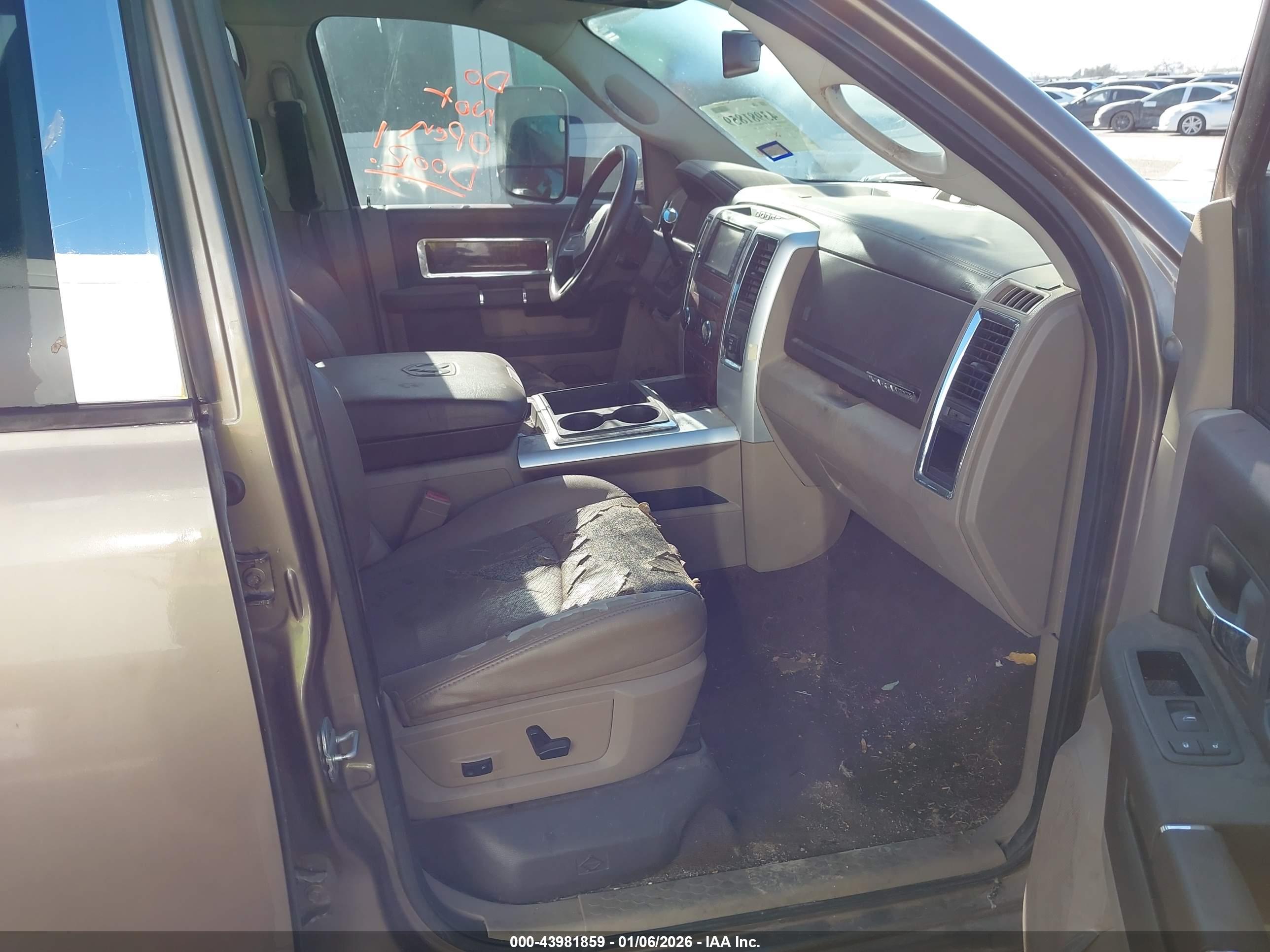 DODGE RAM image 7
