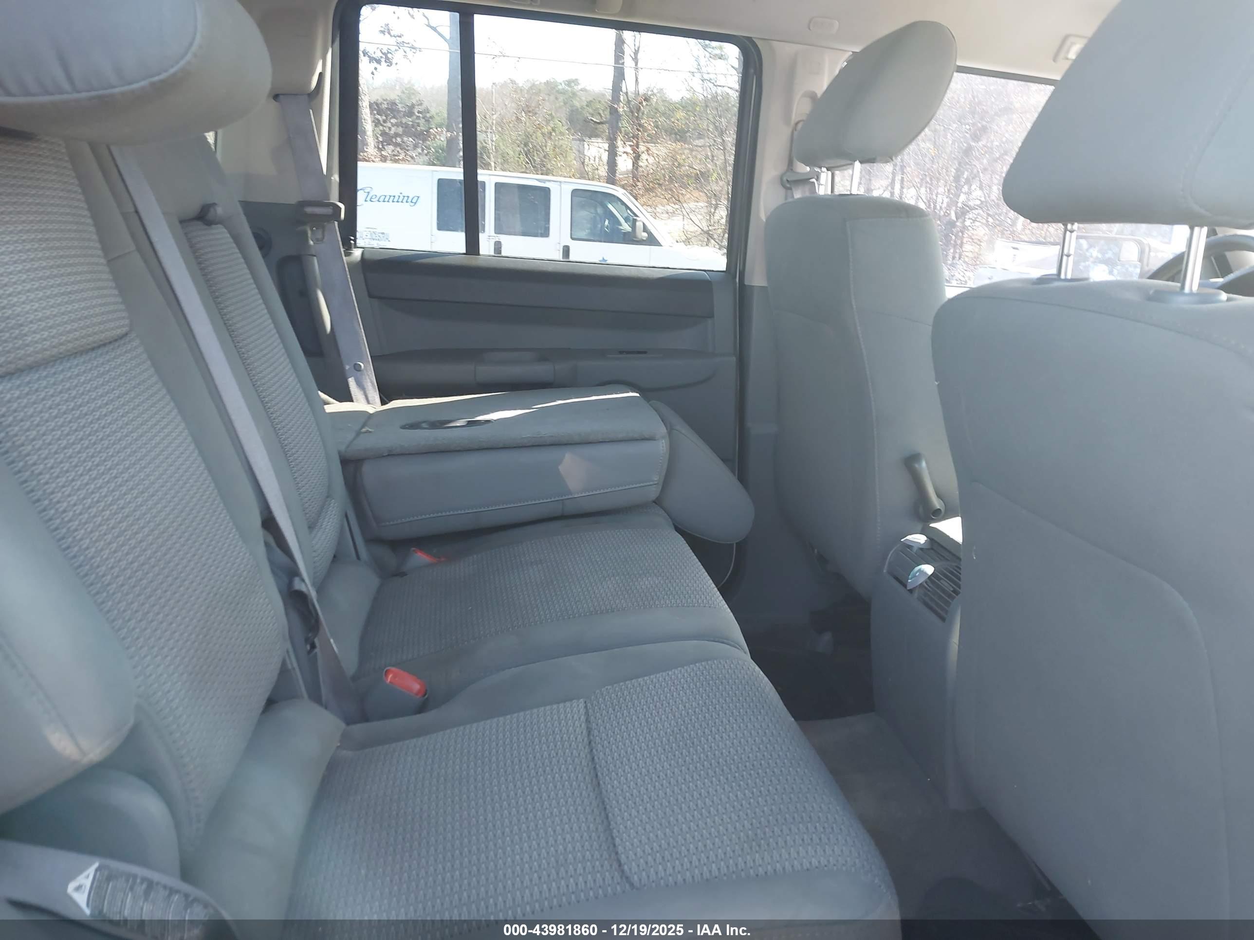 JEEP COMMANDER image 8