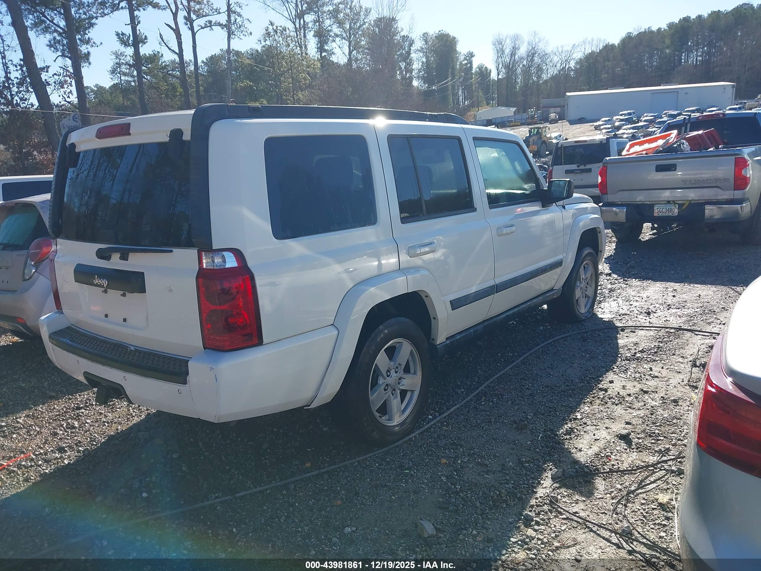 JEEP COMMANDER image 4