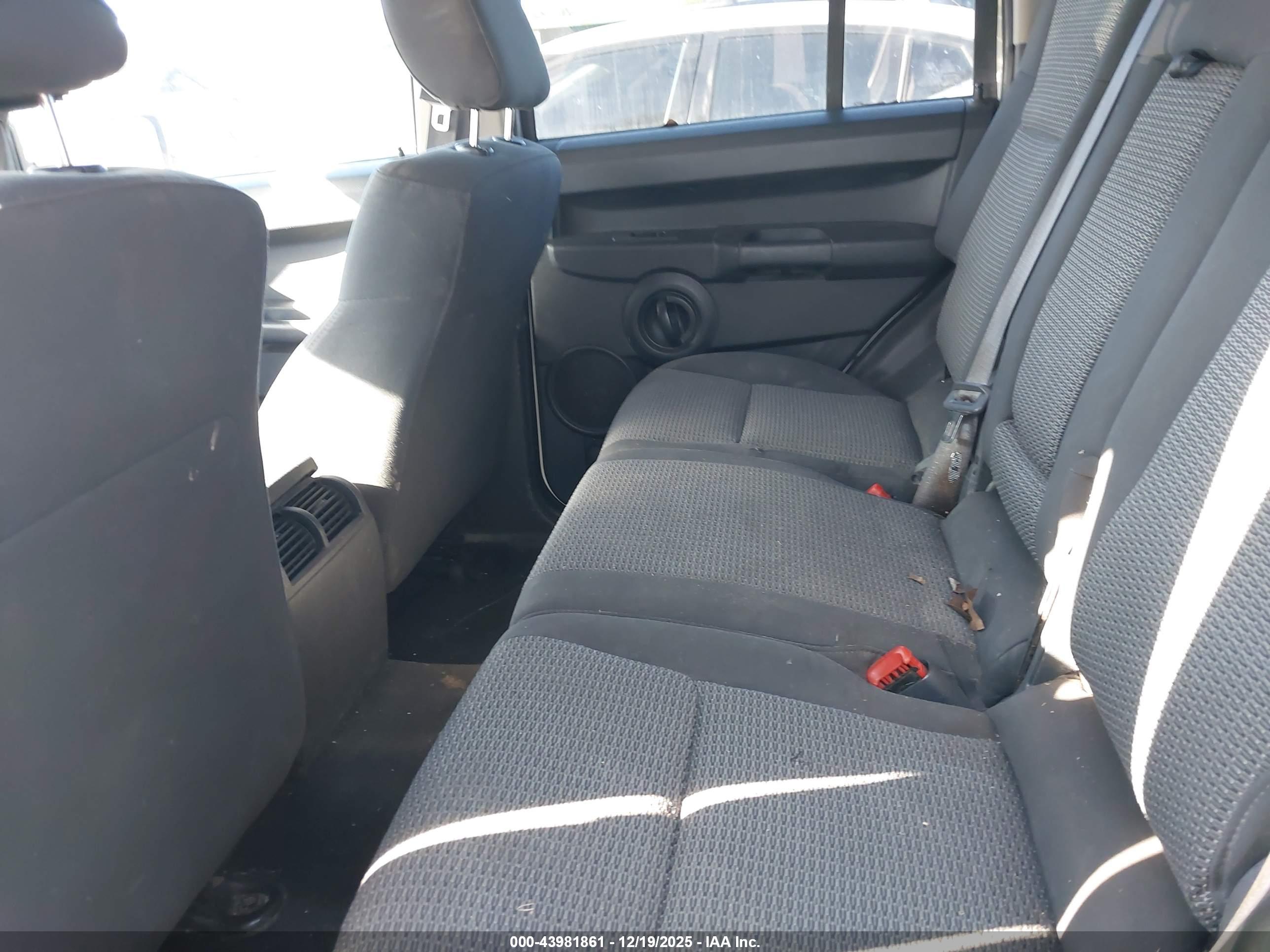 JEEP COMMANDER image 8