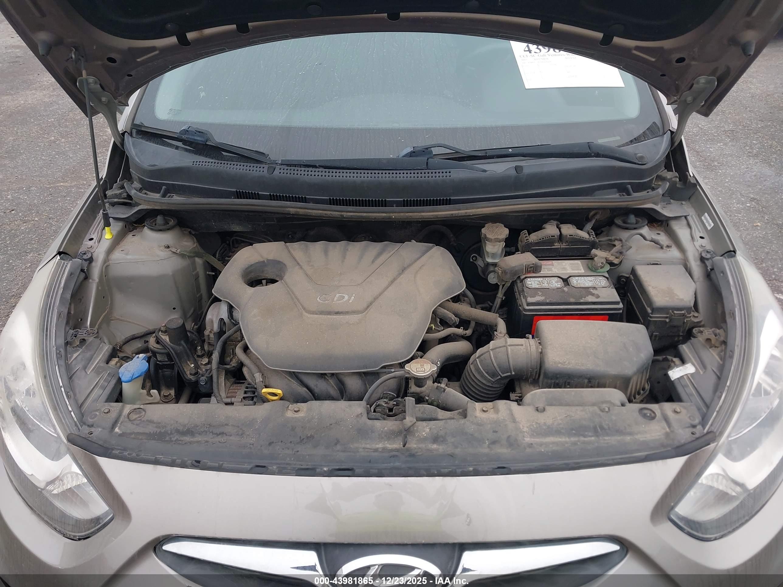 HYUNDAI ACCENT image 10
