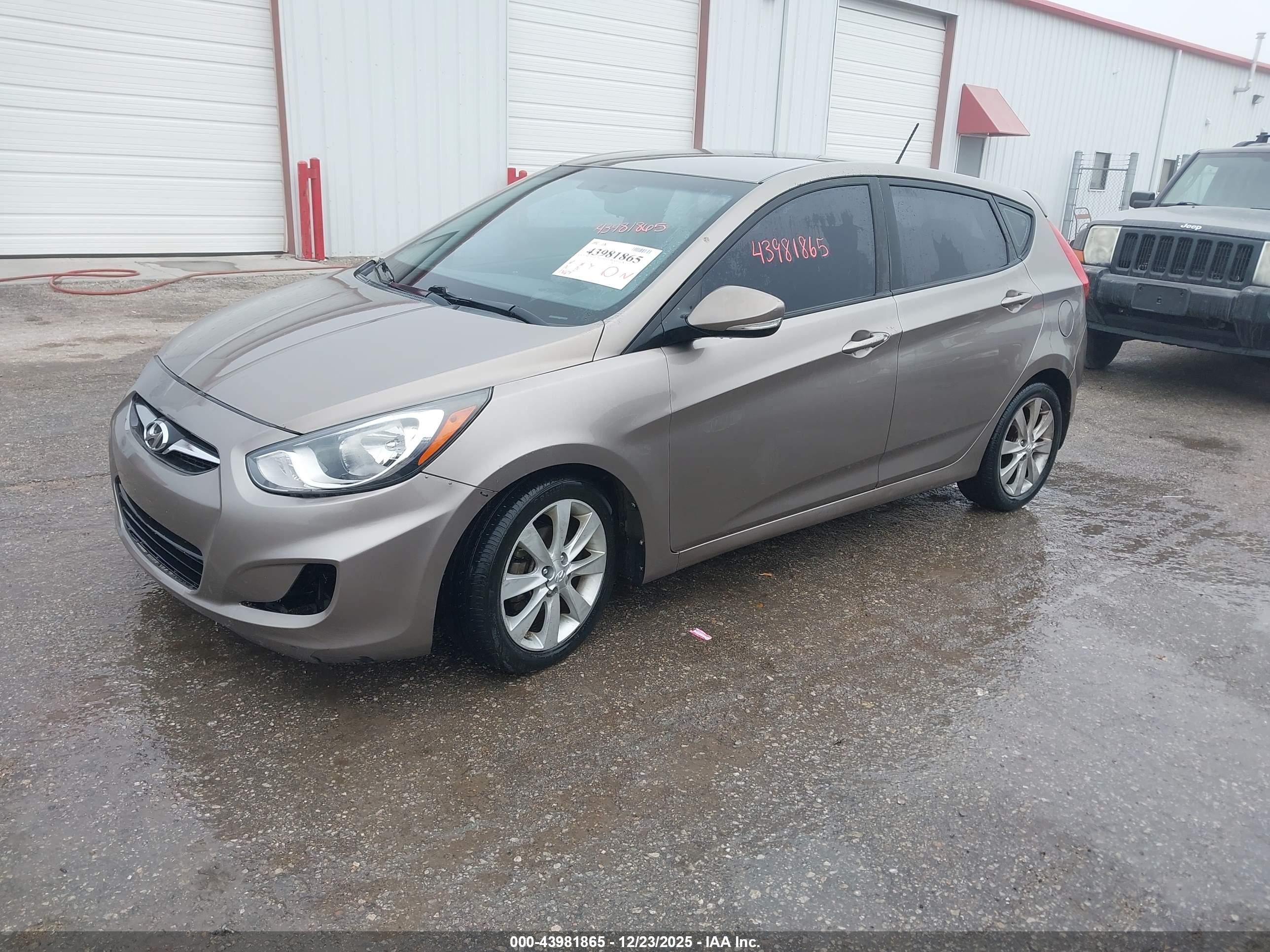 HYUNDAI ACCENT image 2