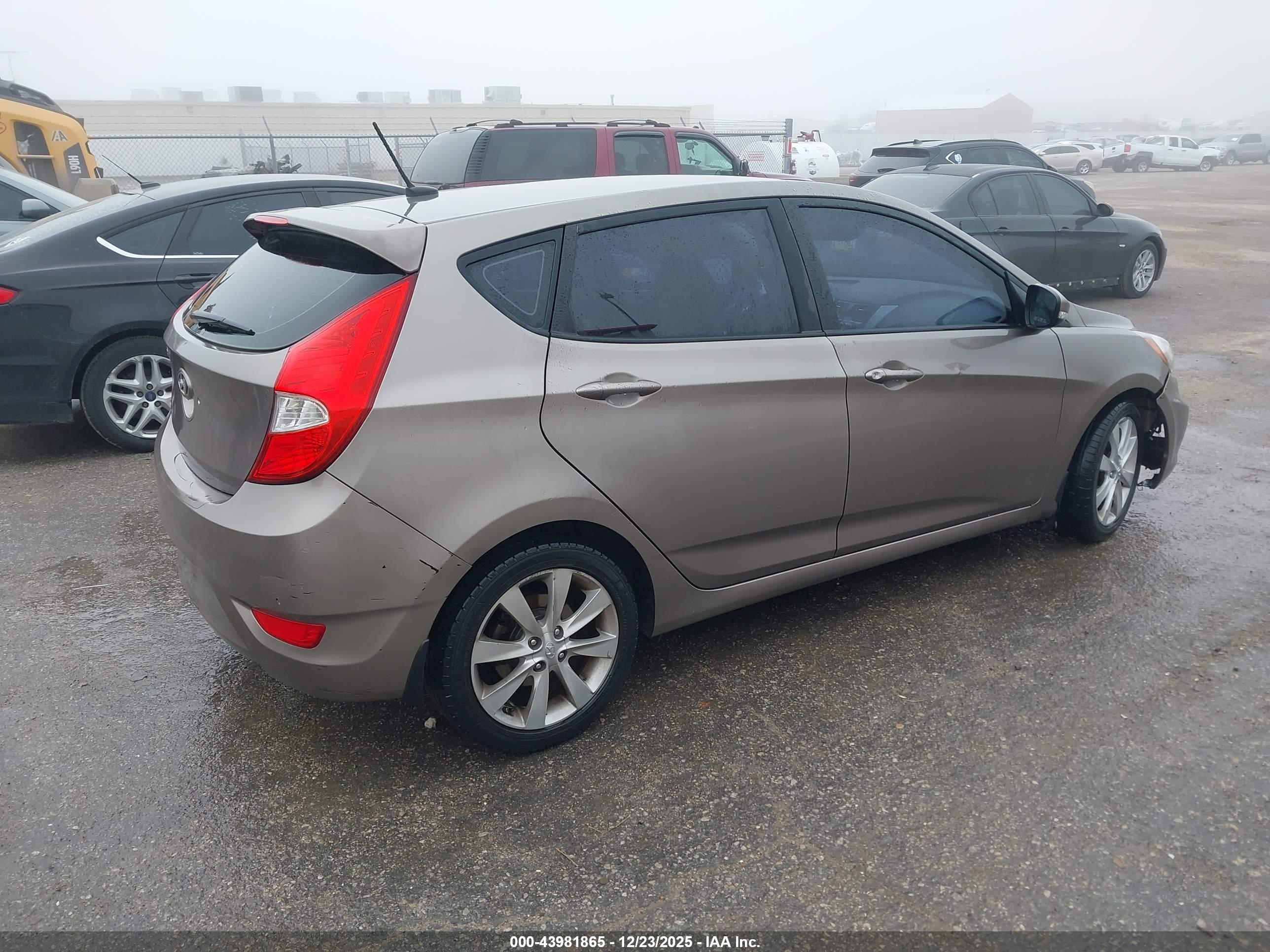 HYUNDAI ACCENT image 4