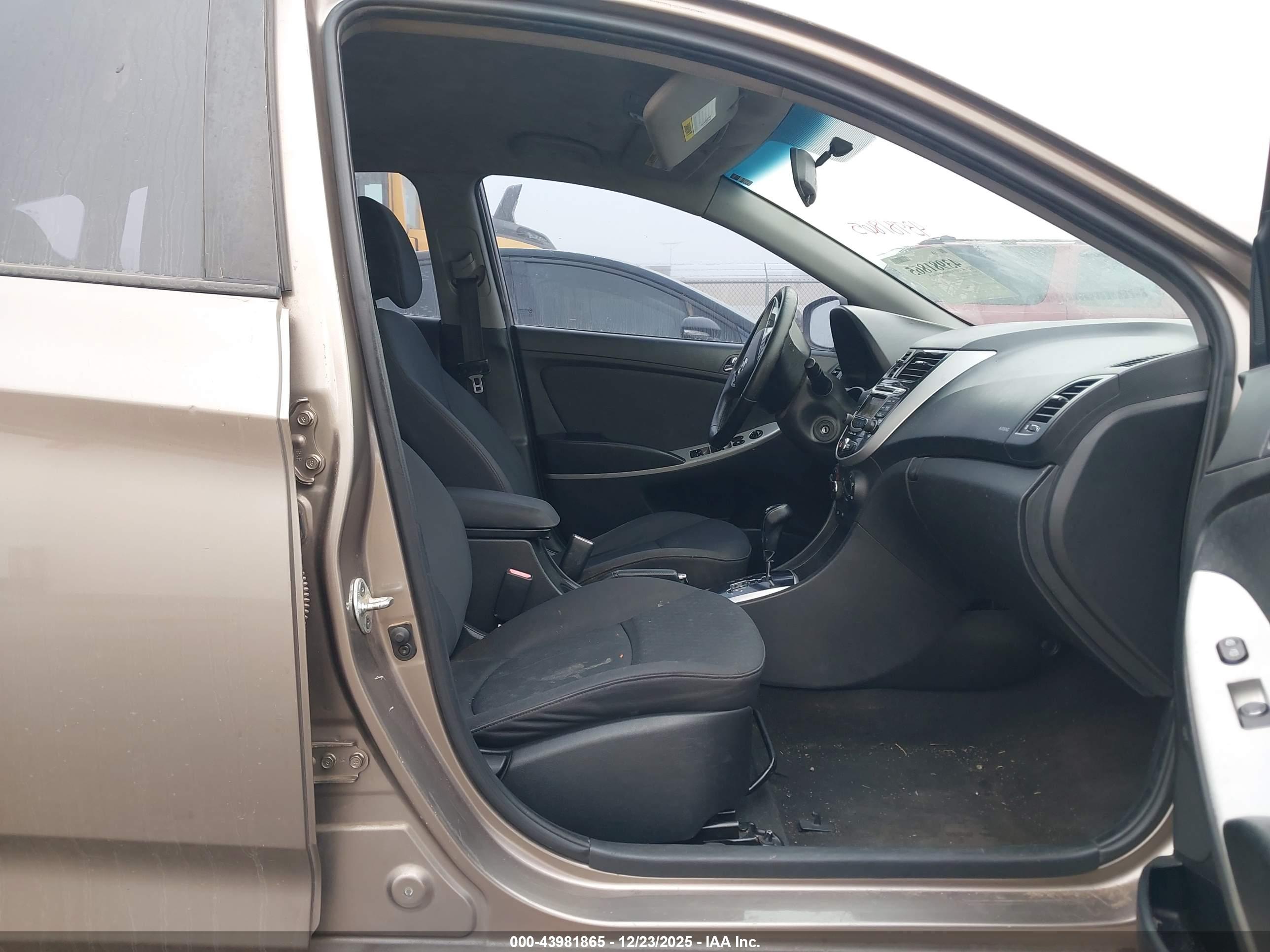 HYUNDAI ACCENT image 5