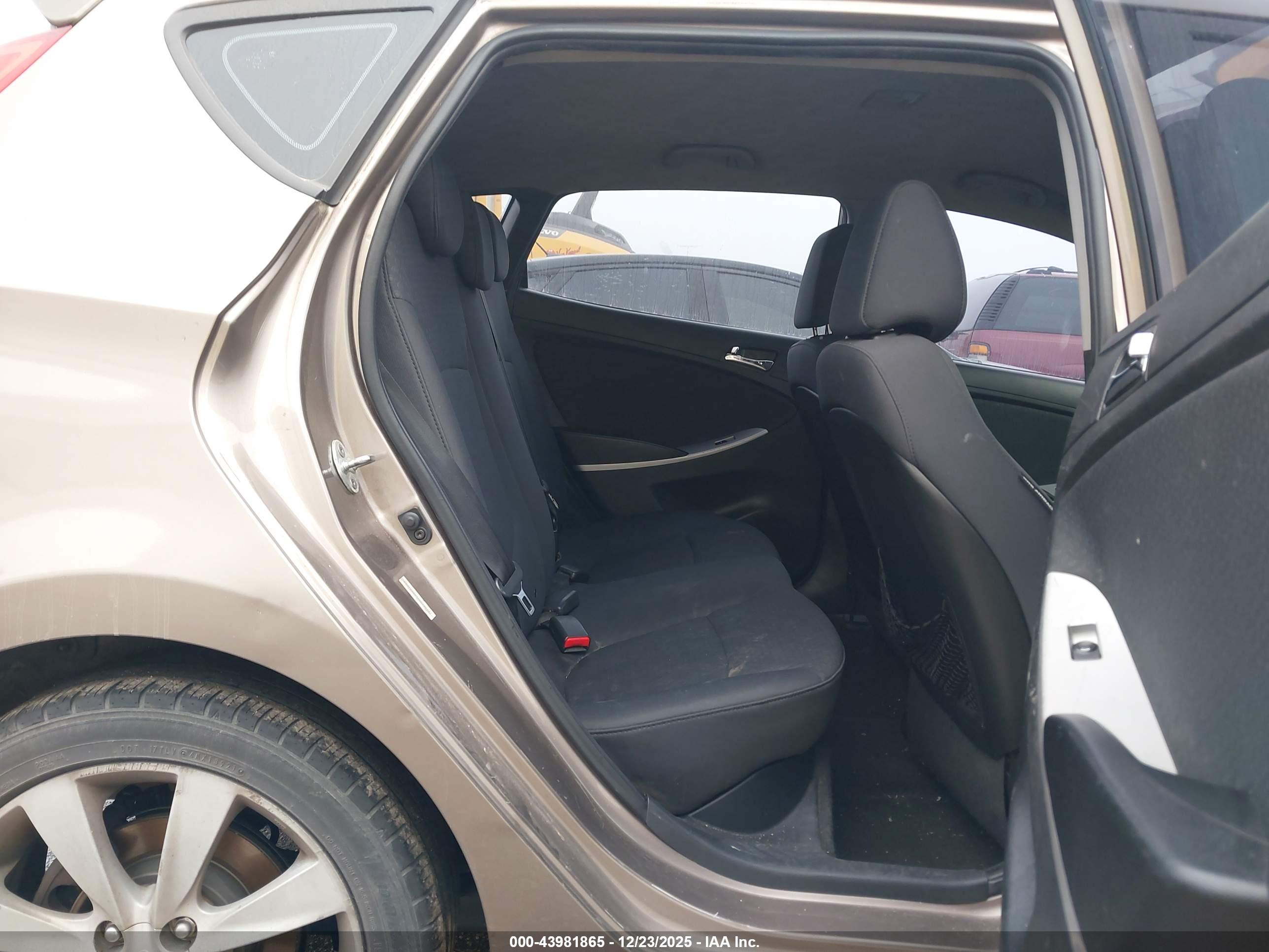 HYUNDAI ACCENT image 8